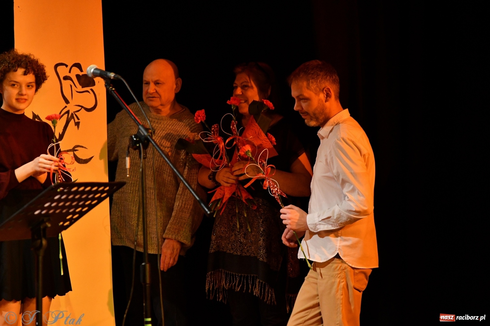 Zdjęcie w galerii na portalu naszraciborz.pl: Trochę piosenek o miłości. Magiczny wieczór w RCK [FOTO] wiadomości z regionu