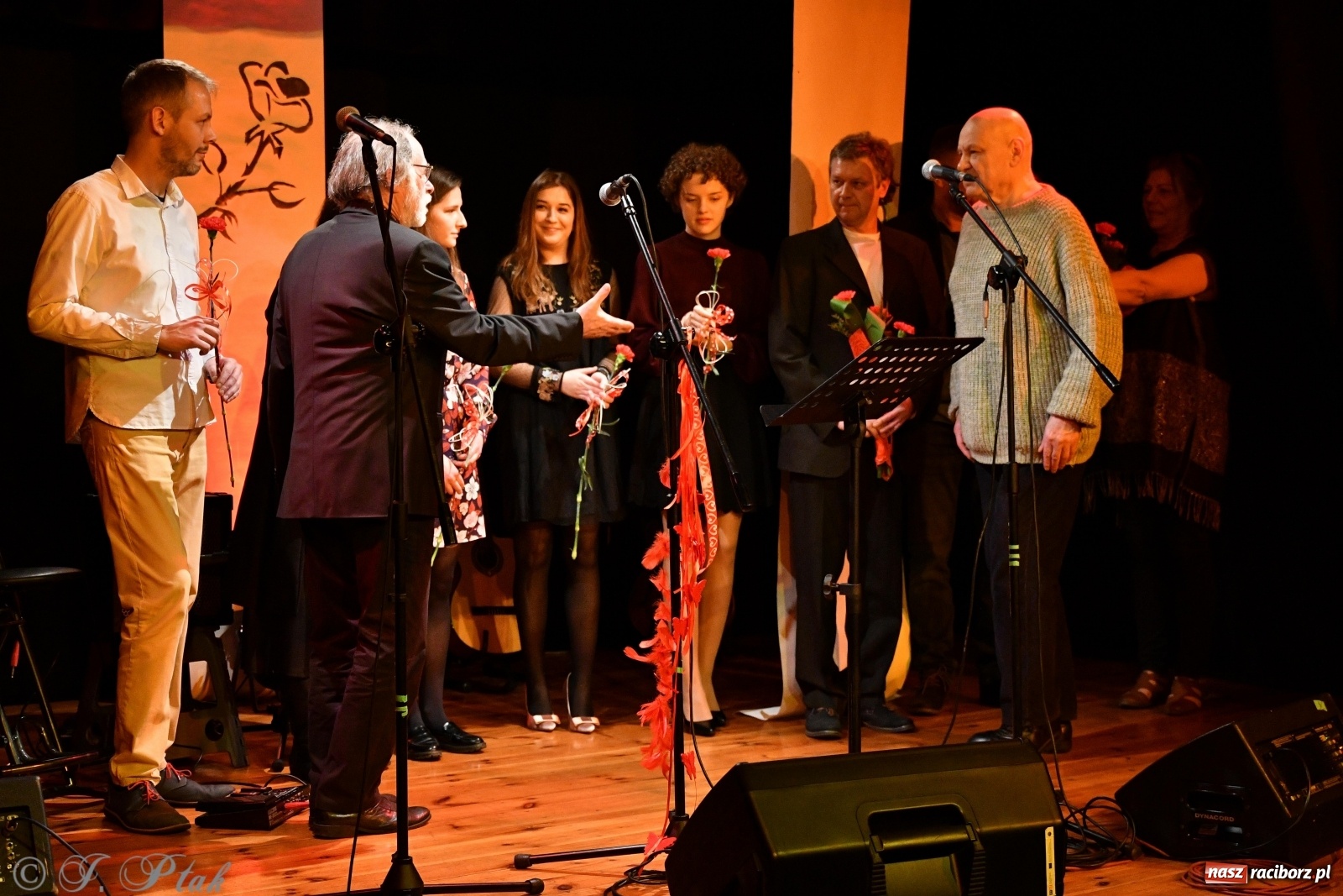 Zdjęcie w galerii na portalu naszraciborz.pl: Trochę piosenek o miłości. Magiczny wieczór w RCK [FOTO] wiadomości z regionu