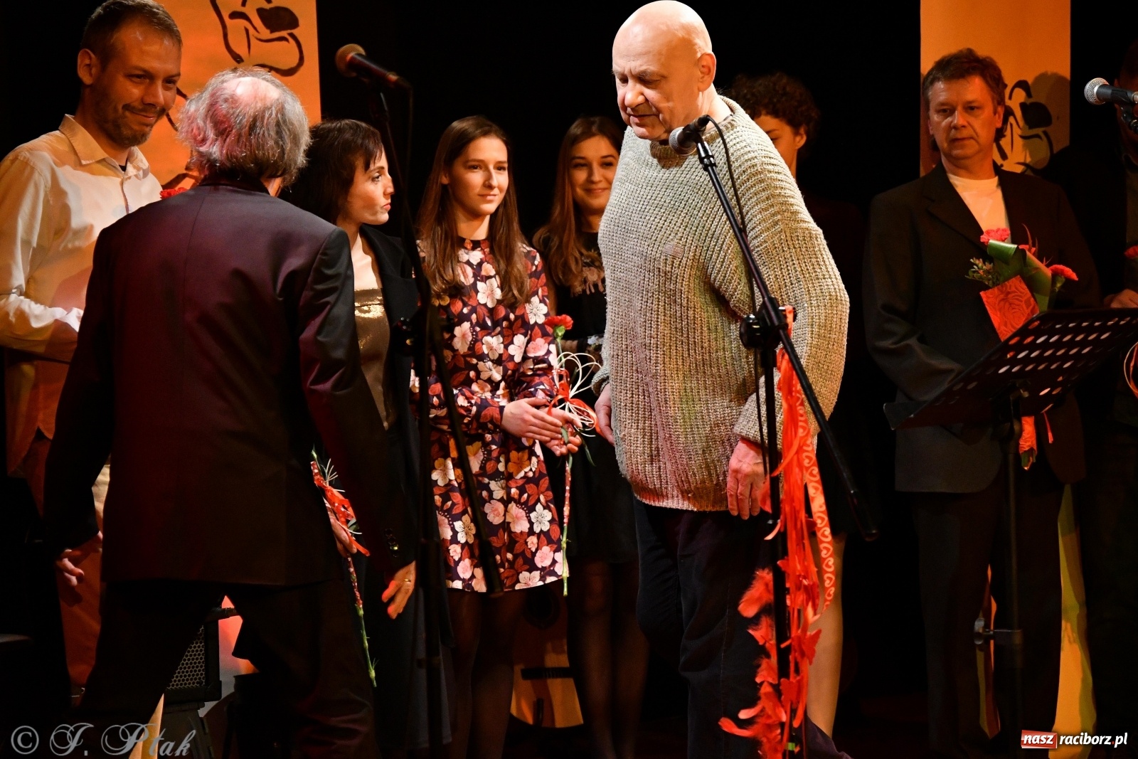 Zdjęcie w galerii na portalu naszraciborz.pl: Trochę piosenek o miłości. Magiczny wieczór w RCK [FOTO] wiadomości z regionu