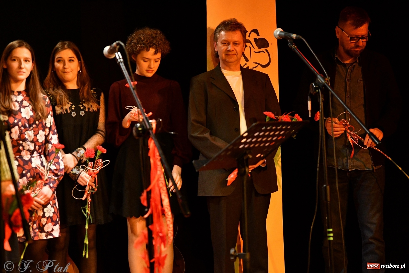 Zdjęcie w galerii na portalu naszraciborz.pl: Trochę piosenek o miłości. Magiczny wieczór w RCK [FOTO] wiadomości z regionu