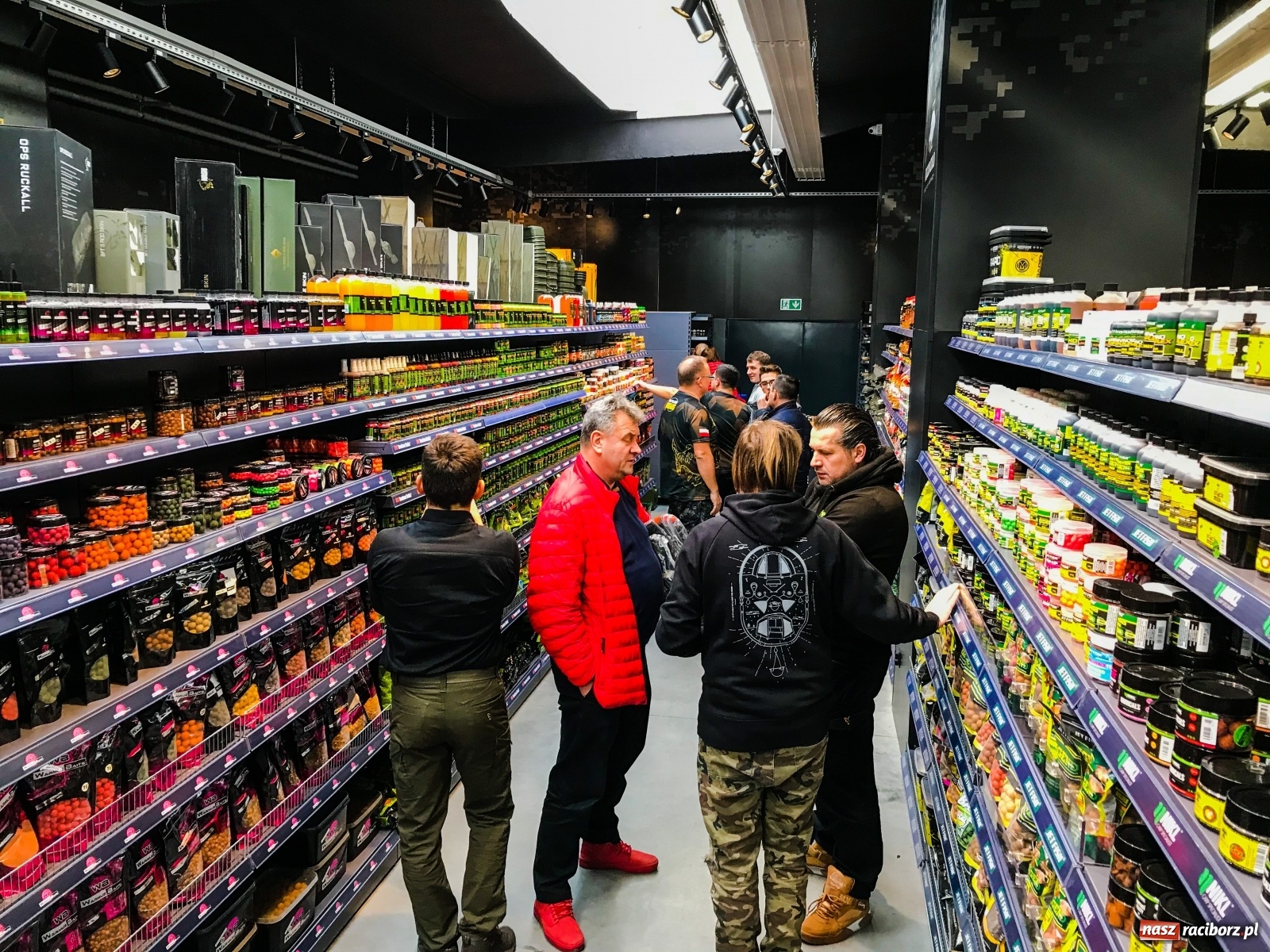 Zdjęcie w galerii na portalu naszraciborz.pl: Tłumy na otwarciu nowego sklepu w Raciborzu [FOTO] wiadomości z regionu