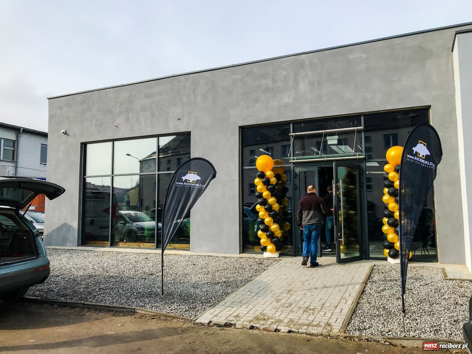 Zdjęcie w galerii na portalu naszraciborz.pl: Tłumy na otwarciu nowego sklepu w Raciborzu [FOTO] wiadomości z regionu