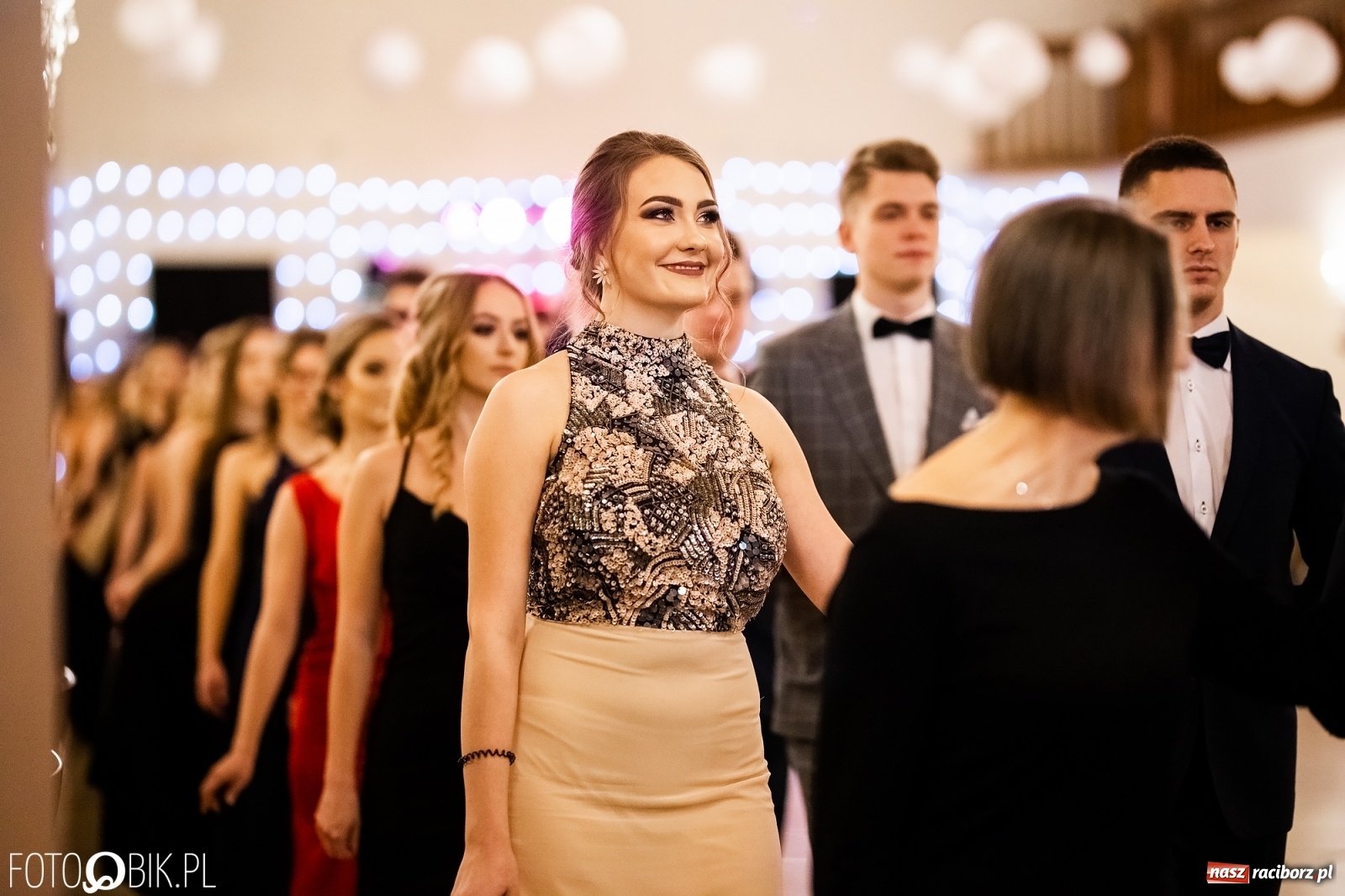 Zdjęcie w galerii na portalu naszraciborz.pl: Studniówka I LO im. Jana Kasprowicza w Raciborzu wiadomości z regionu