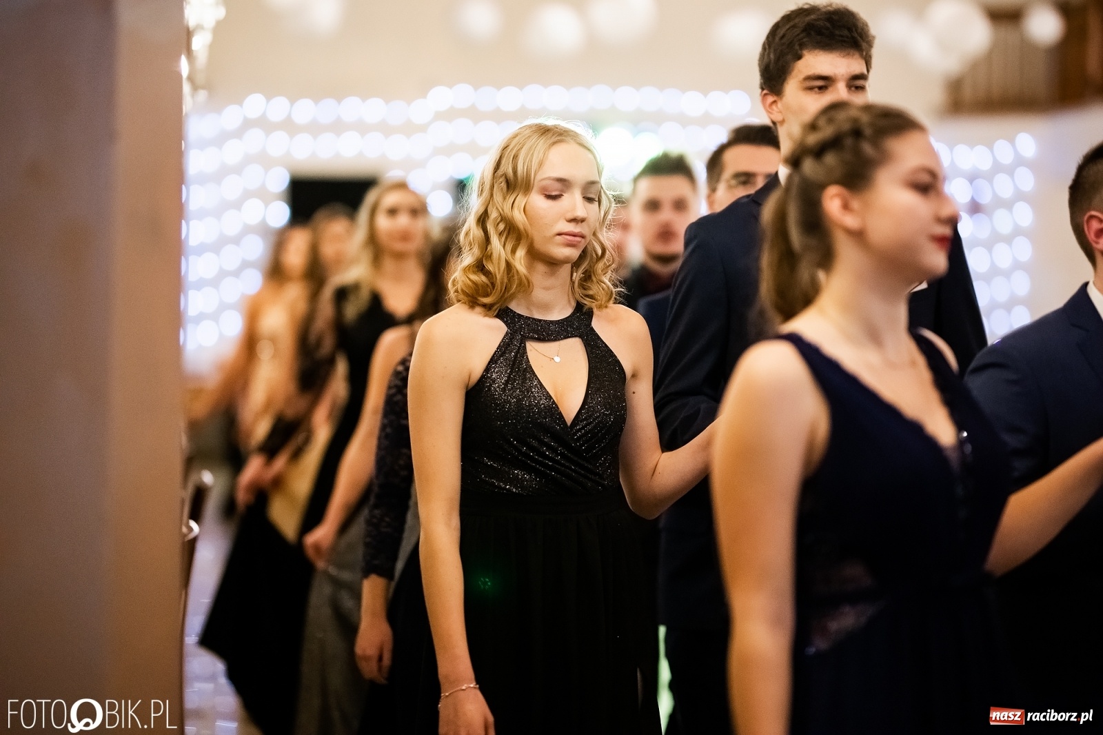 Zdjęcie w galerii na portalu naszraciborz.pl: Studniówka I LO im. Jana Kasprowicza w Raciborzu wiadomości z regionu