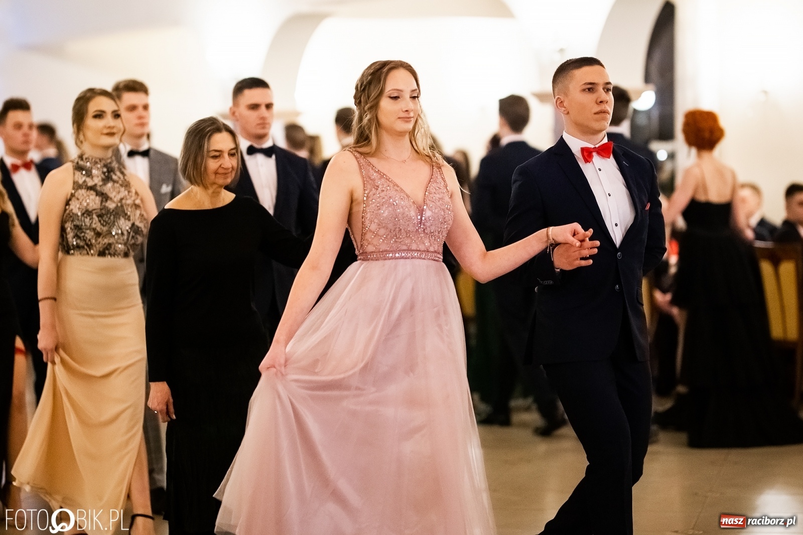 Zdjęcie w galerii na portalu naszraciborz.pl: Studniówka I LO im. Jana Kasprowicza w Raciborzu wiadomości z regionu