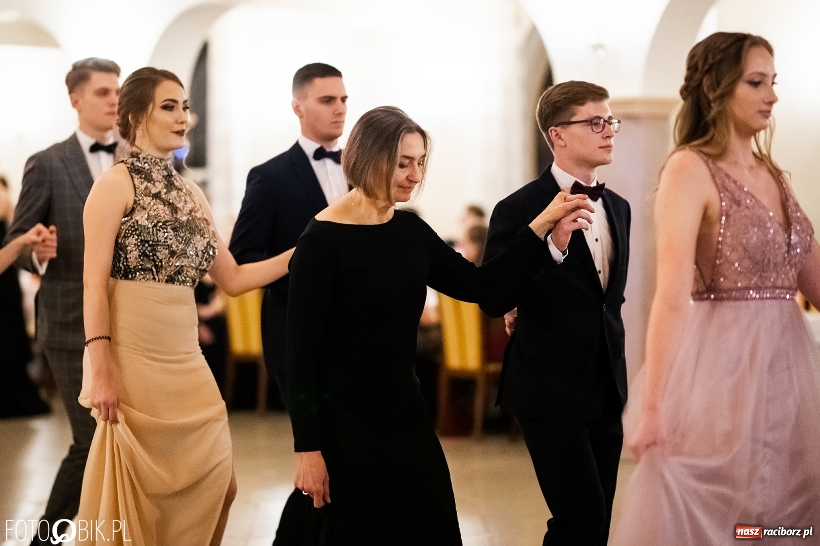 Zdjęcie w galerii na portalu naszraciborz.pl: Studniówka I LO im. Jana Kasprowicza w Raciborzu wiadomości z regionu