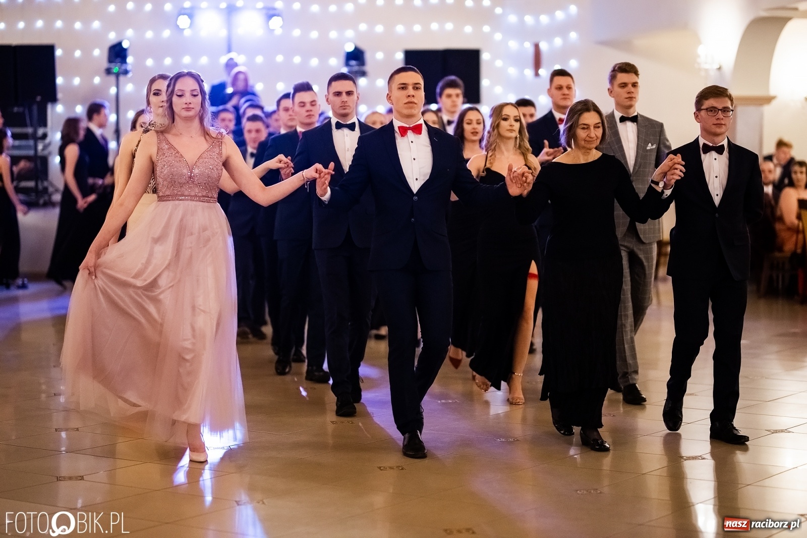 Zdjęcie w galerii na portalu naszraciborz.pl: Studniówka I LO im. Jana Kasprowicza w Raciborzu wiadomości z regionu