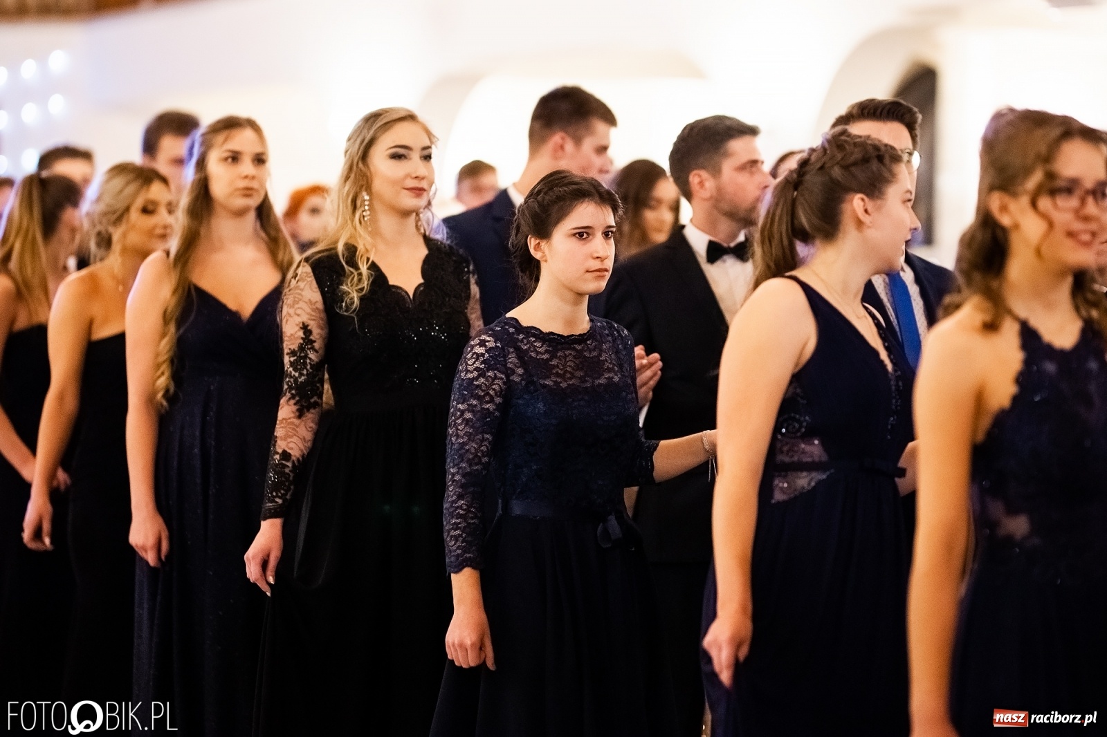 Zdjęcie w galerii na portalu naszraciborz.pl: Studniówka I LO im. Jana Kasprowicza w Raciborzu wiadomości z regionu