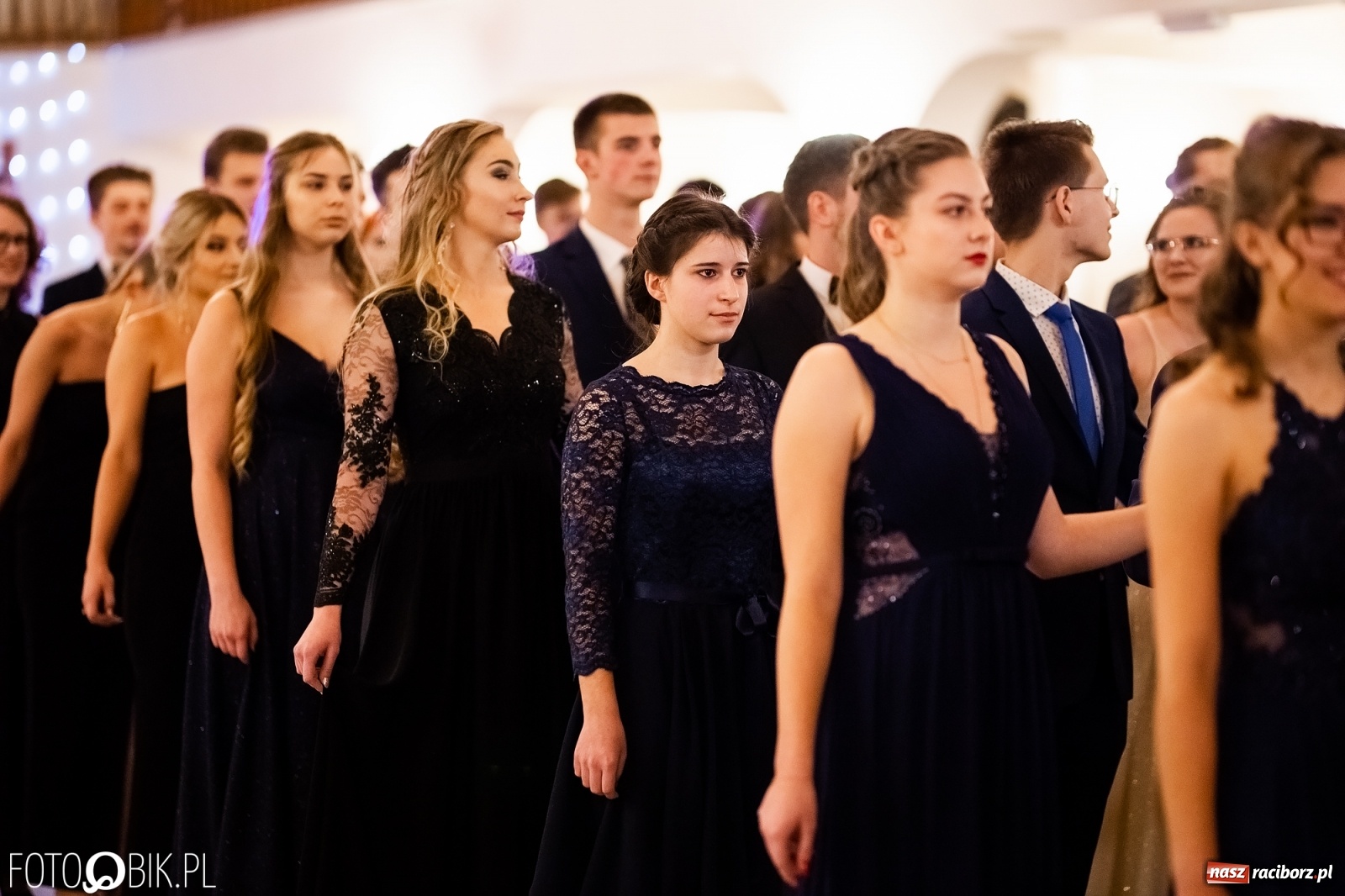 Zdjęcie w galerii na portalu naszraciborz.pl: Studniówka I LO im. Jana Kasprowicza w Raciborzu wiadomości z regionu