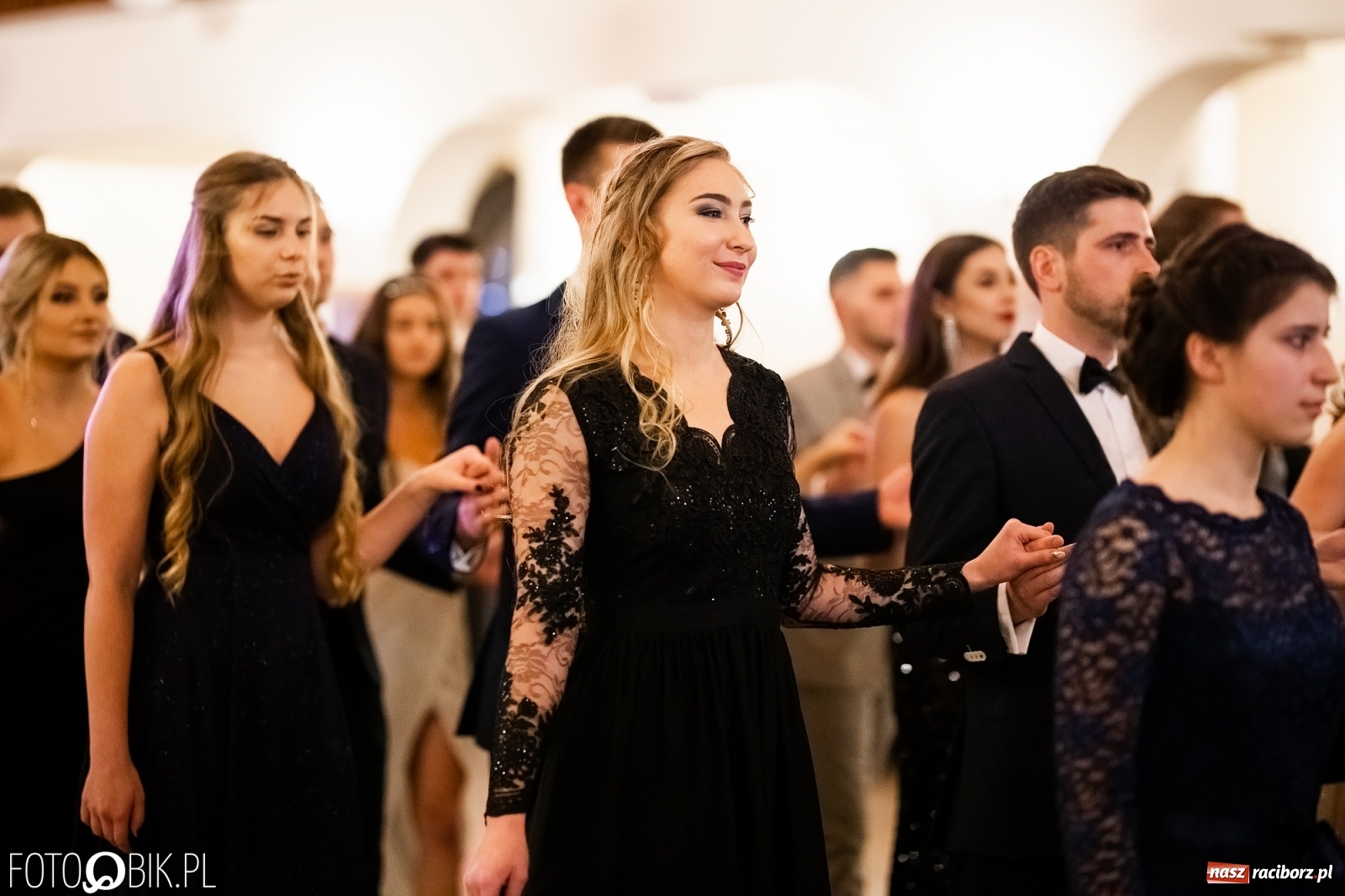 Zdjęcie w galerii na portalu naszraciborz.pl: Studniówka I LO im. Jana Kasprowicza w Raciborzu wiadomości z regionu