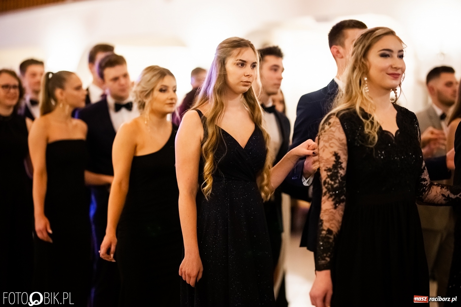 Zdjęcie w galerii na portalu naszraciborz.pl: Studniówka I LO im. Jana Kasprowicza w Raciborzu wiadomości z regionu