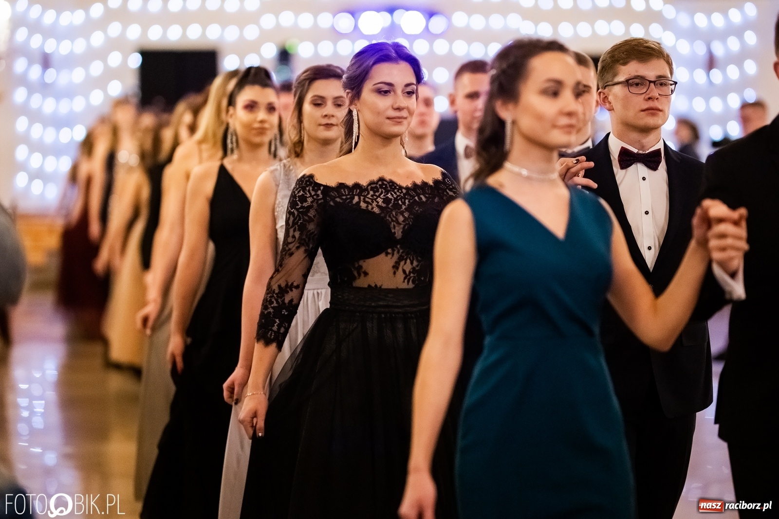 Zdjęcie w galerii na portalu naszraciborz.pl: Studniówka I LO im. Jana Kasprowicza w Raciborzu wiadomości z regionu