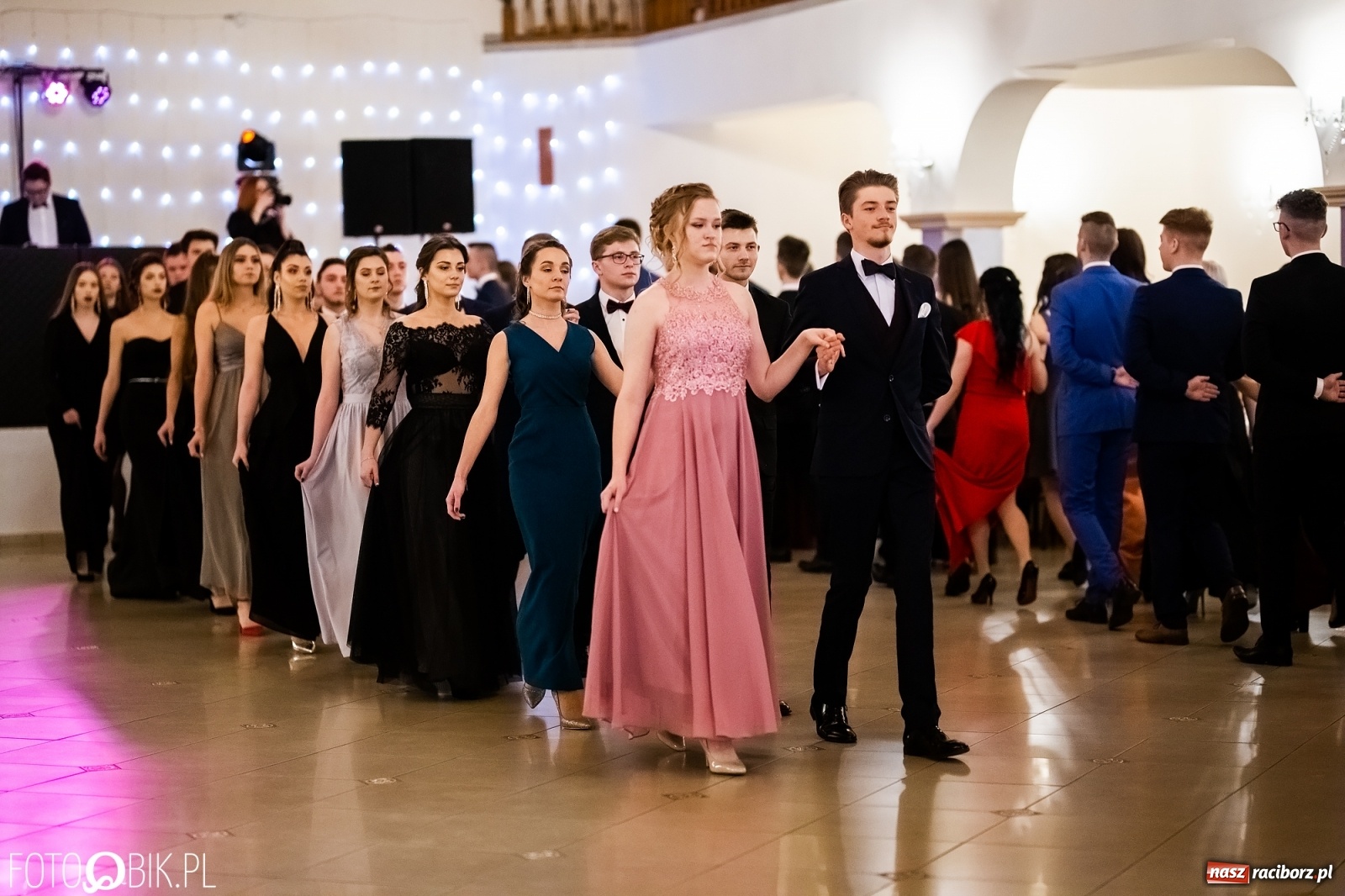 Zdjęcie w galerii na portalu naszraciborz.pl: Studniówka I LO im. Jana Kasprowicza w Raciborzu wiadomości z regionu