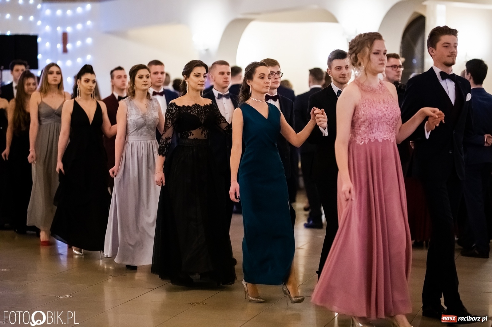 Zdjęcie w galerii na portalu naszraciborz.pl: Studniówka I LO im. Jana Kasprowicza w Raciborzu wiadomości z regionu