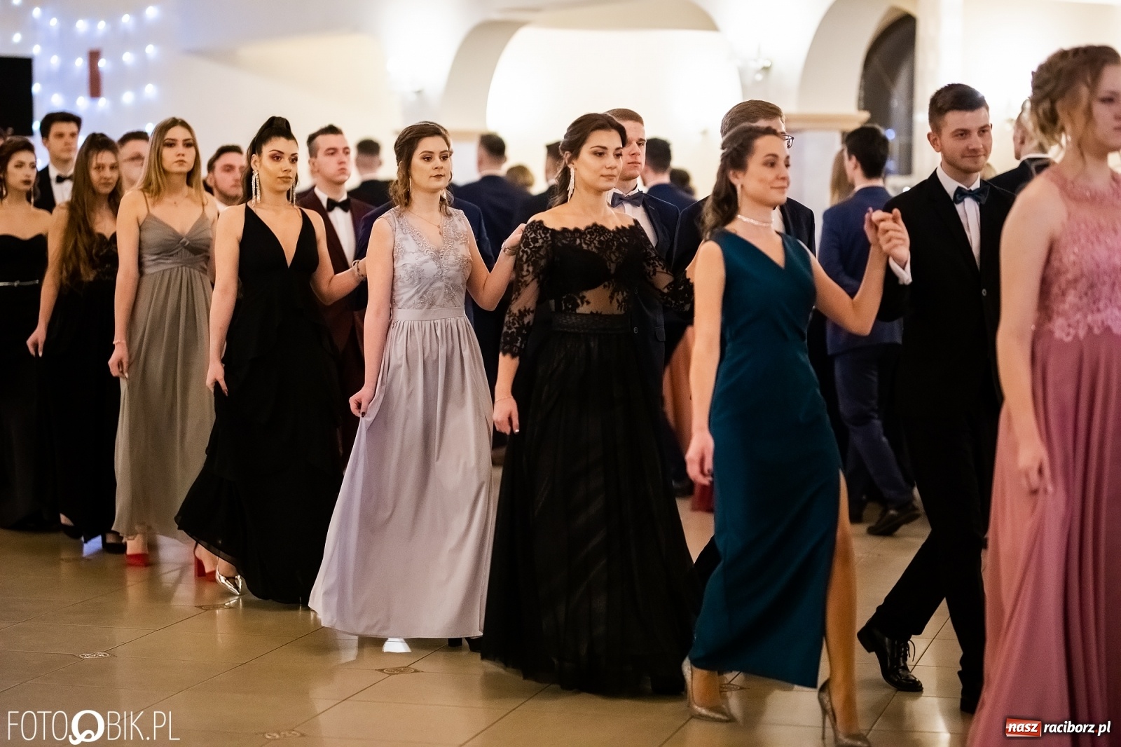 Zdjęcie w galerii na portalu naszraciborz.pl: Studniówka I LO im. Jana Kasprowicza w Raciborzu wiadomości z regionu