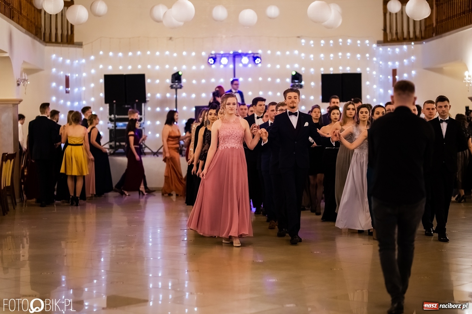 Zdjęcie w galerii na portalu naszraciborz.pl: Studniówka I LO im. Jana Kasprowicza w Raciborzu wiadomości z regionu