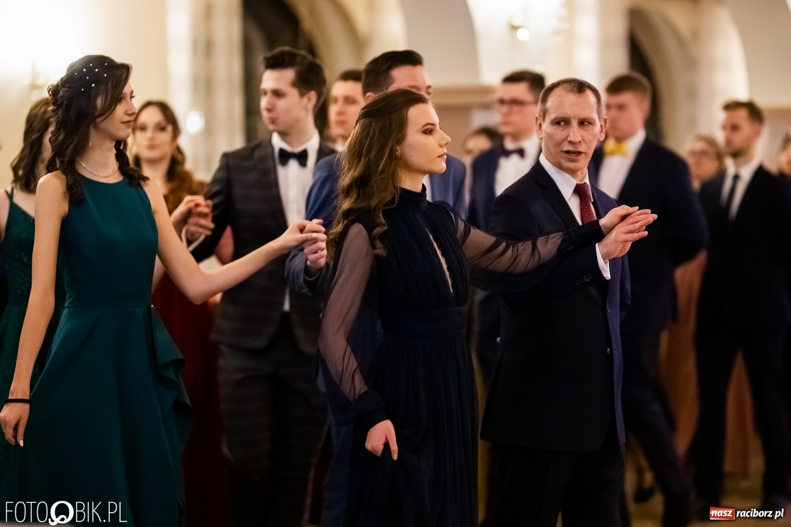 Zdjęcie w galerii na portalu naszraciborz.pl: Studniówka I LO im. Jana Kasprowicza w Raciborzu wiadomości z regionu