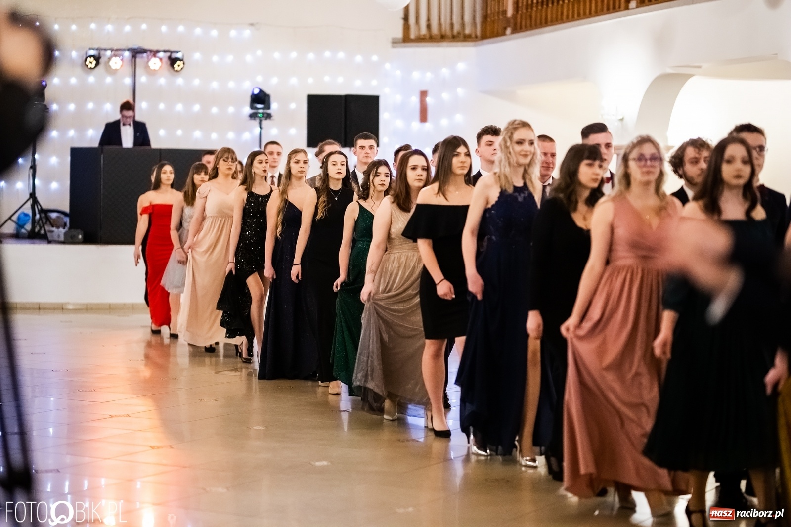 Zdjęcie w galerii na portalu naszraciborz.pl: Studniówka I LO im. Jana Kasprowicza w Raciborzu wiadomości z regionu