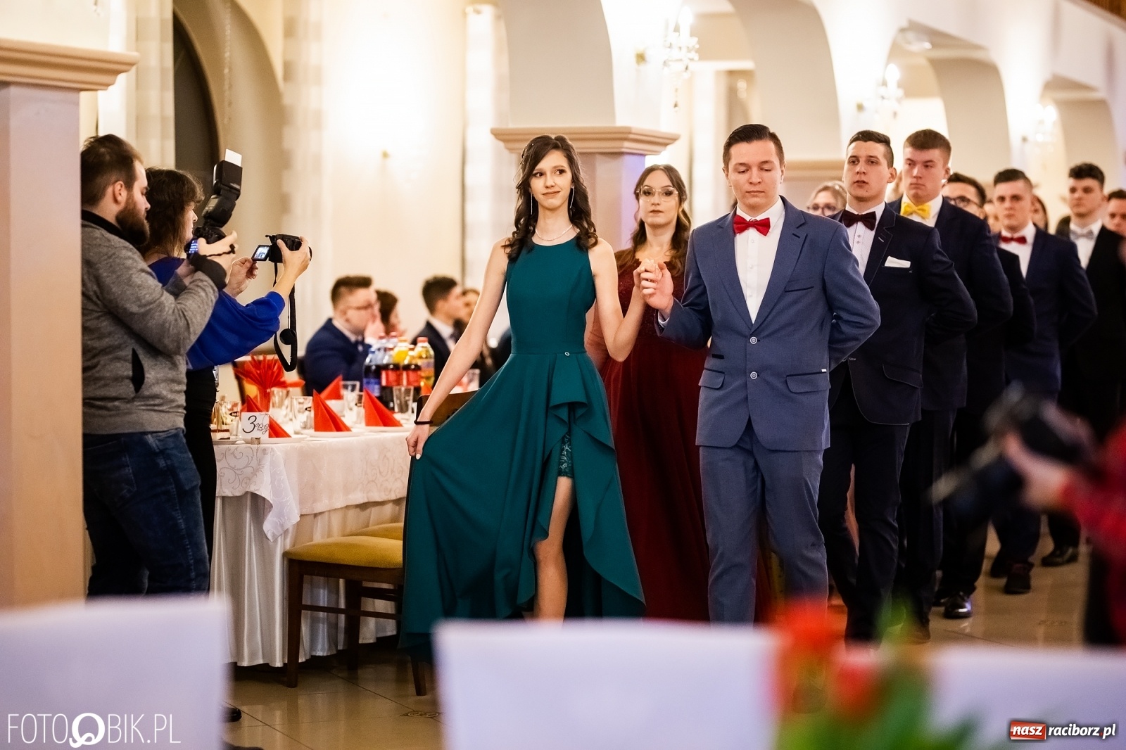 Zdjęcie w galerii na portalu naszraciborz.pl: Studniówka I LO im. Jana Kasprowicza w Raciborzu wiadomości z regionu