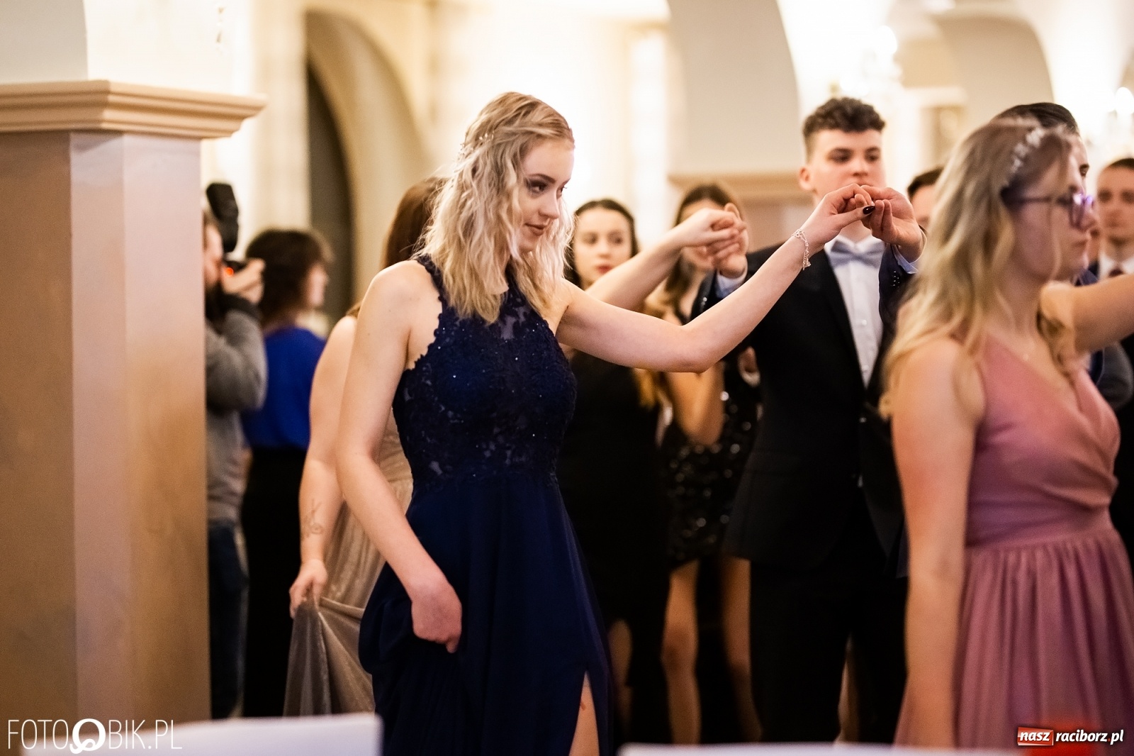 Zdjęcie w galerii na portalu naszraciborz.pl: Studniówka I LO im. Jana Kasprowicza w Raciborzu wiadomości z regionu