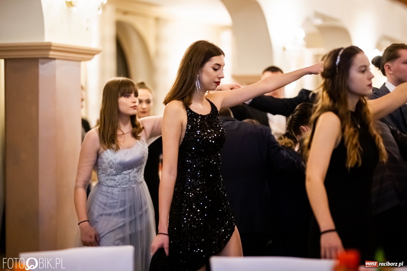 Zdjęcie w galerii na portalu naszraciborz.pl: Studniówka I LO im. Jana Kasprowicza w Raciborzu wiadomości z regionu