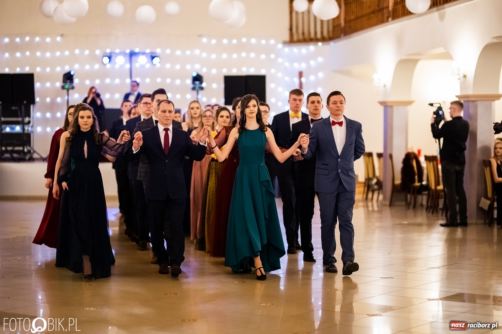 Zdjęcie w galerii na portalu naszraciborz.pl: Studniówka I LO im. Jana Kasprowicza w Raciborzu wiadomości z regionu