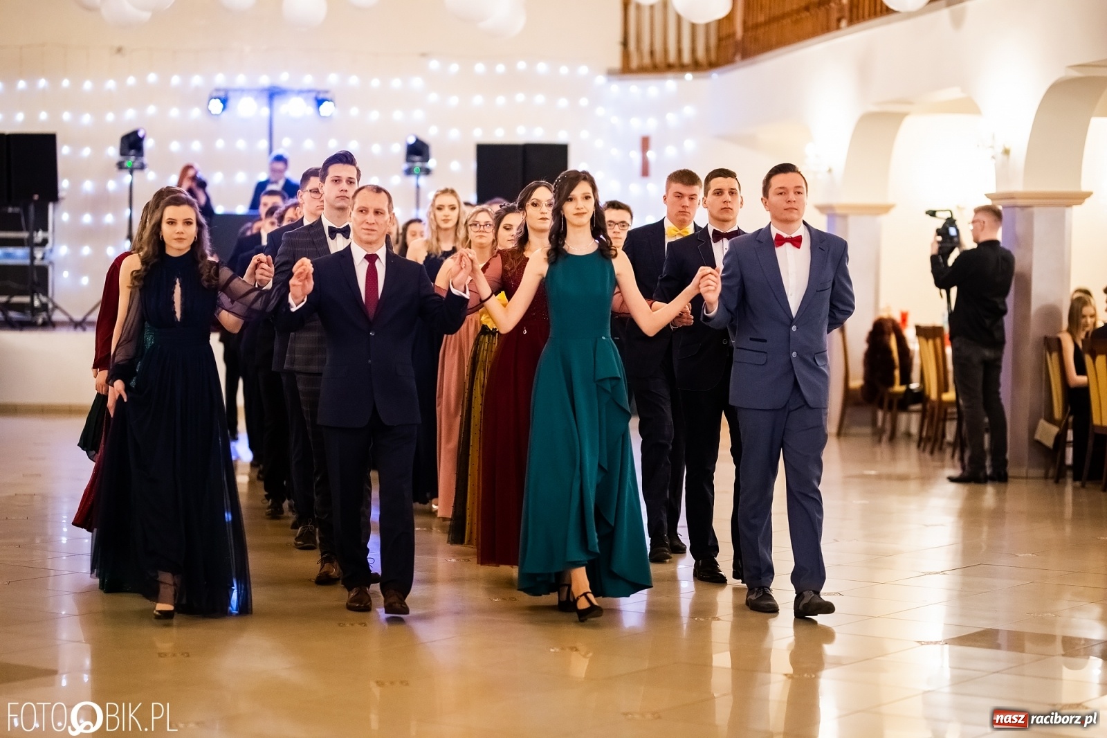 Zdjęcie w galerii na portalu naszraciborz.pl: Studniówka I LO im. Jana Kasprowicza w Raciborzu wiadomości z regionu