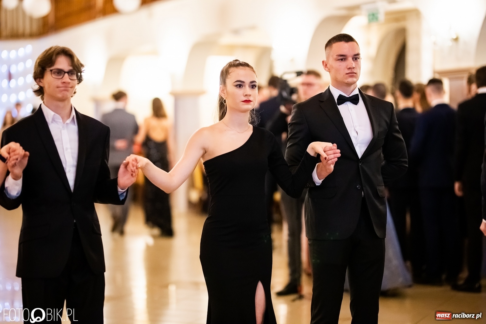 Zdjęcie w galerii na portalu naszraciborz.pl: Studniówka I LO im. Jana Kasprowicza w Raciborzu wiadomości z regionu