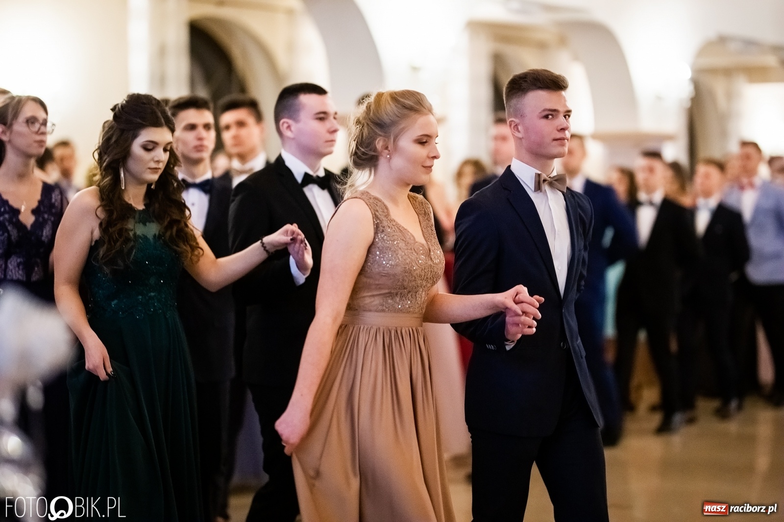 Zdjęcie w galerii na portalu naszraciborz.pl: Studniówka I LO im. Jana Kasprowicza w Raciborzu wiadomości z regionu