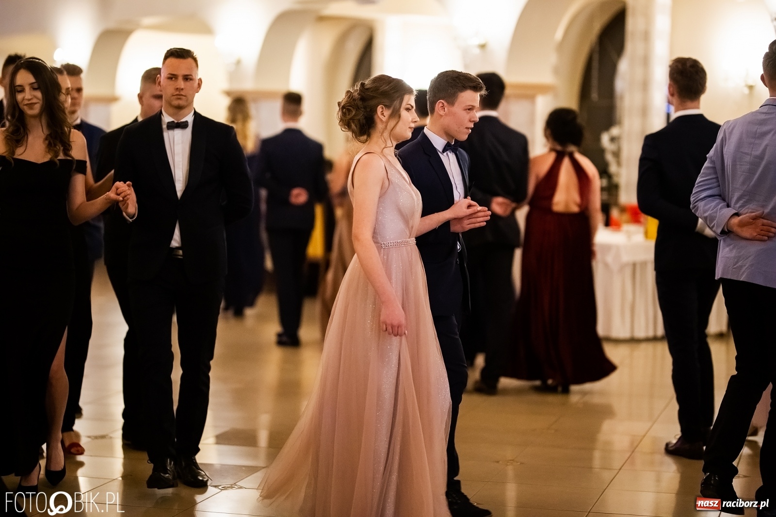 Zdjęcie w galerii na portalu naszraciborz.pl: Studniówka I LO im. Jana Kasprowicza w Raciborzu wiadomości z regionu