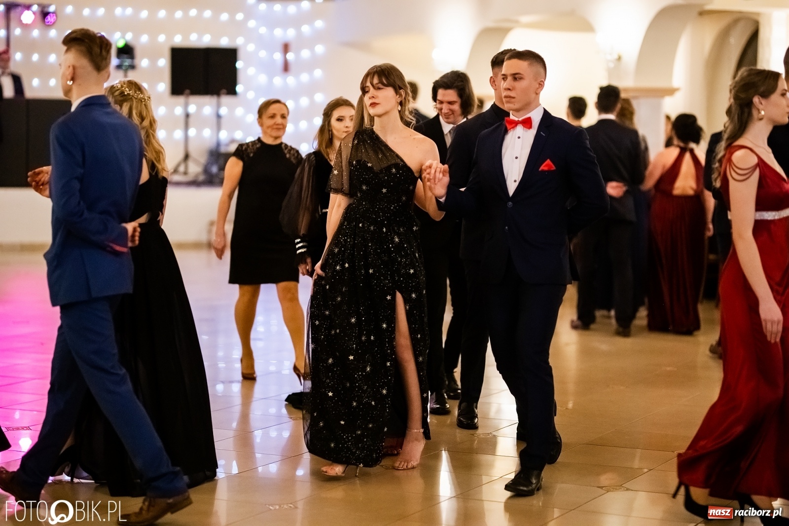 Zdjęcie w galerii na portalu naszraciborz.pl: Studniówka I LO im. Jana Kasprowicza w Raciborzu wiadomości z regionu