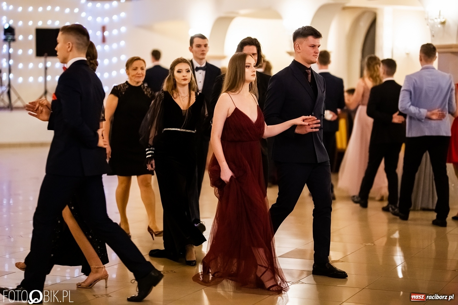 Zdjęcie w galerii na portalu naszraciborz.pl: Studniówka I LO im. Jana Kasprowicza w Raciborzu wiadomości z regionu