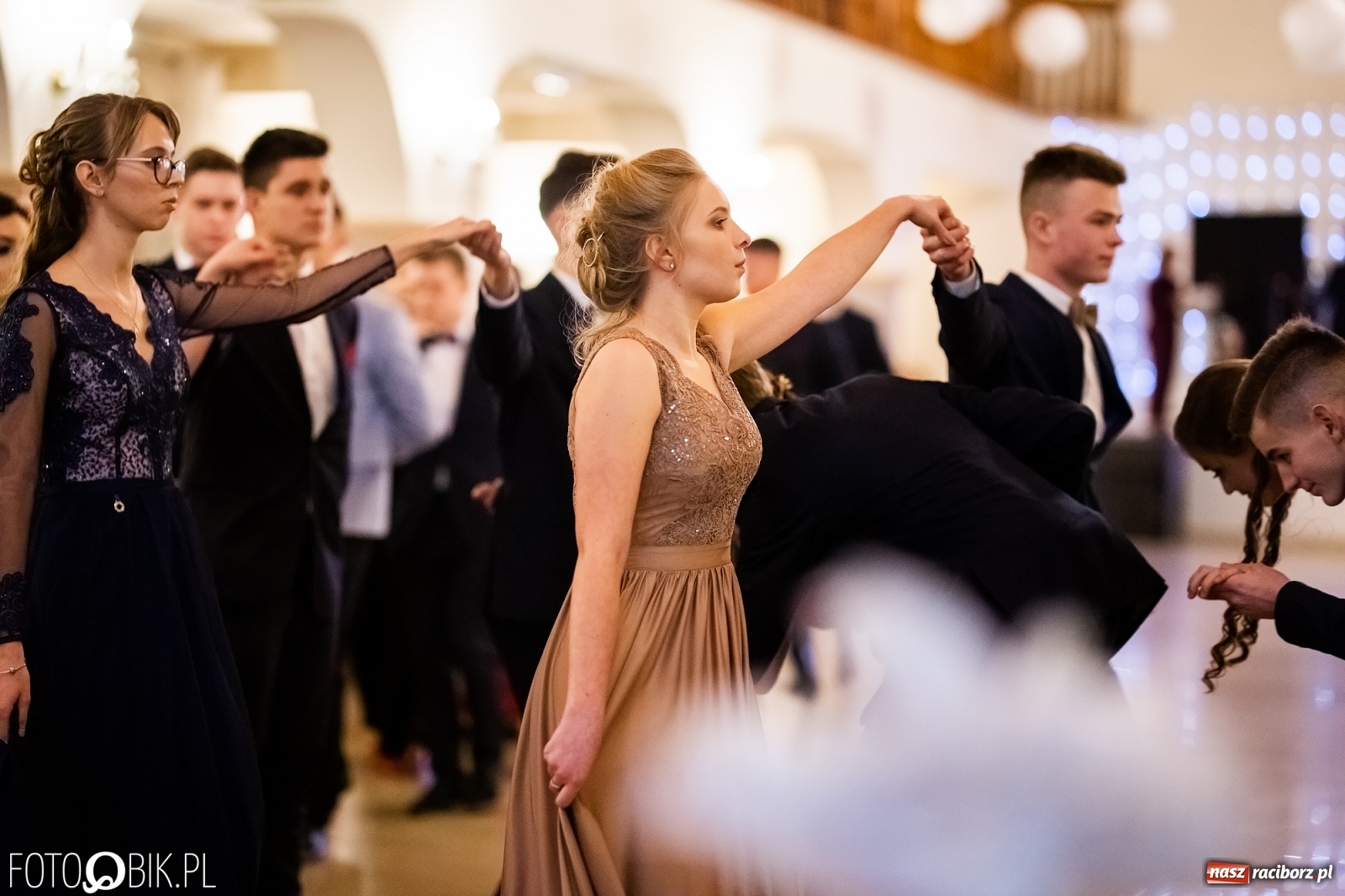 Zdjęcie w galerii na portalu naszraciborz.pl: Studniówka I LO im. Jana Kasprowicza w Raciborzu wiadomości z regionu