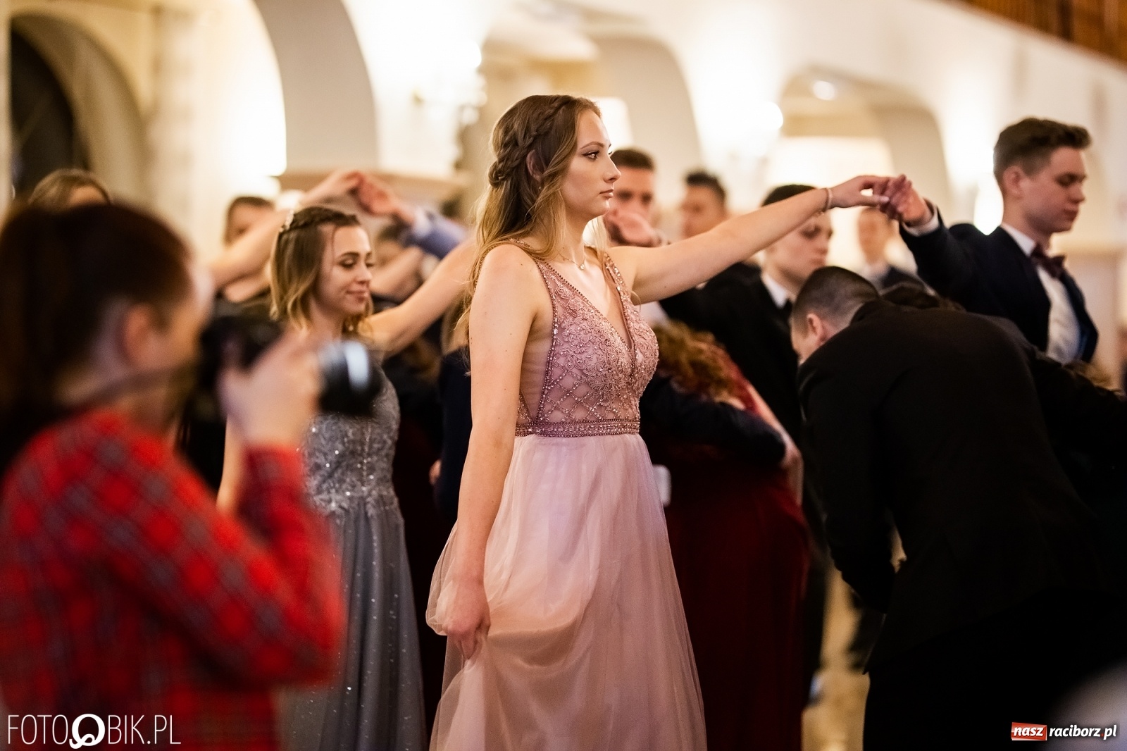 Zdjęcie w galerii na portalu naszraciborz.pl: Studniówka I LO im. Jana Kasprowicza w Raciborzu wiadomości z regionu