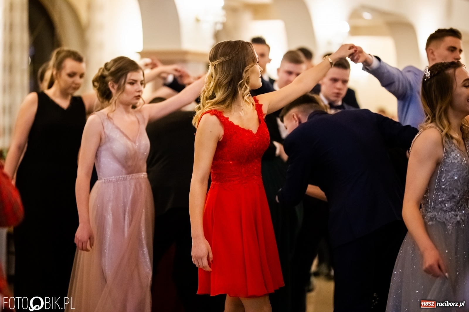 Zdjęcie w galerii na portalu naszraciborz.pl: Studniówka I LO im. Jana Kasprowicza w Raciborzu wiadomości z regionu