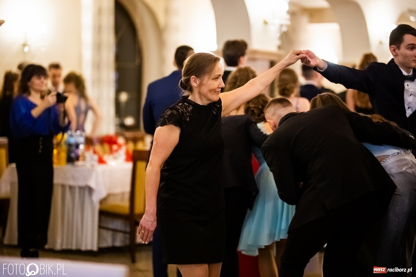 Zdjęcie w galerii na portalu naszraciborz.pl: Studniówka I LO im. Jana Kasprowicza w Raciborzu wiadomości z regionu