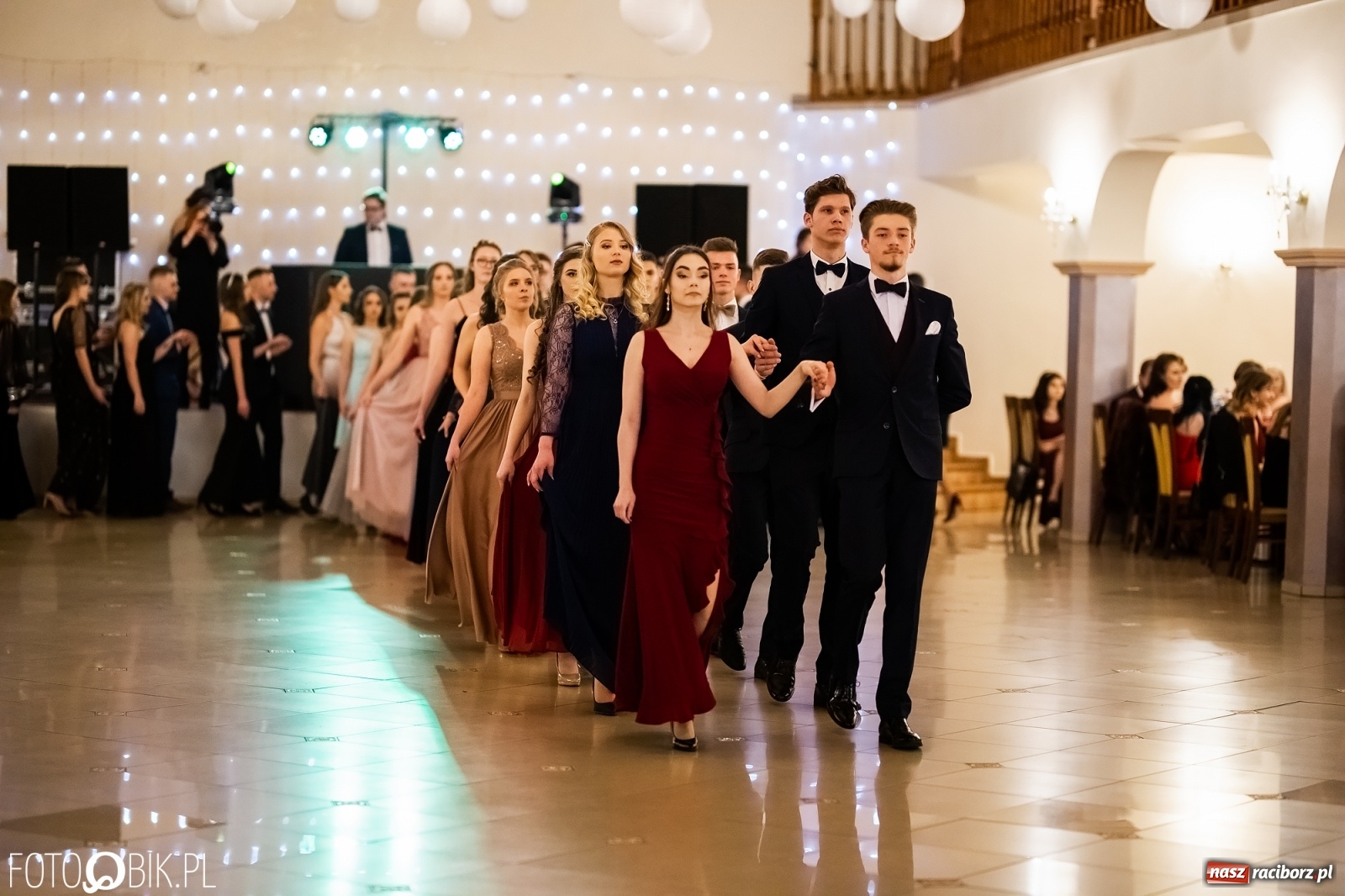 Zdjęcie w galerii na portalu naszraciborz.pl: Studniówka I LO im. Jana Kasprowicza w Raciborzu wiadomości z regionu