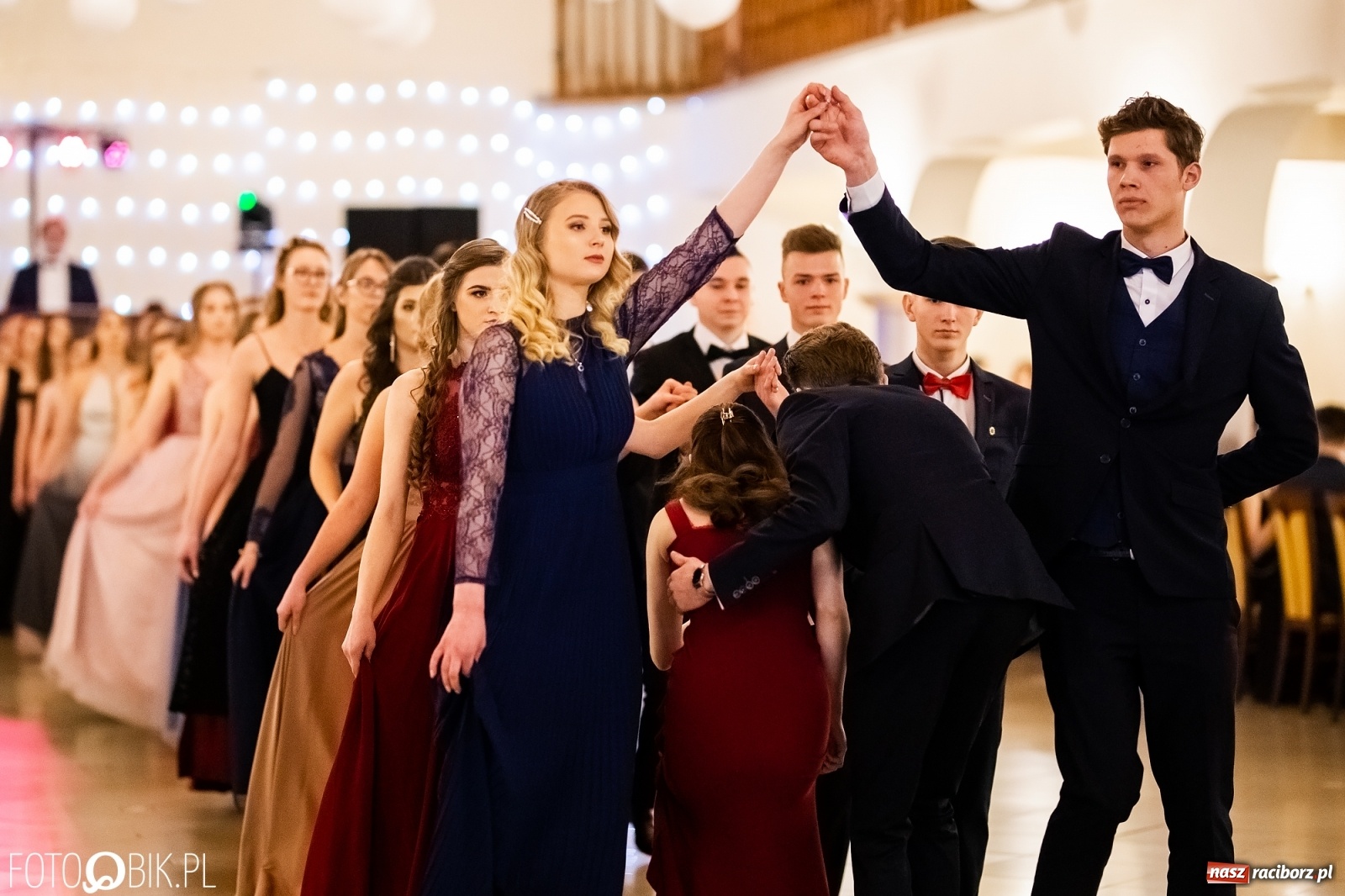 Zdjęcie w galerii na portalu naszraciborz.pl: Studniówka I LO im. Jana Kasprowicza w Raciborzu wiadomości z regionu