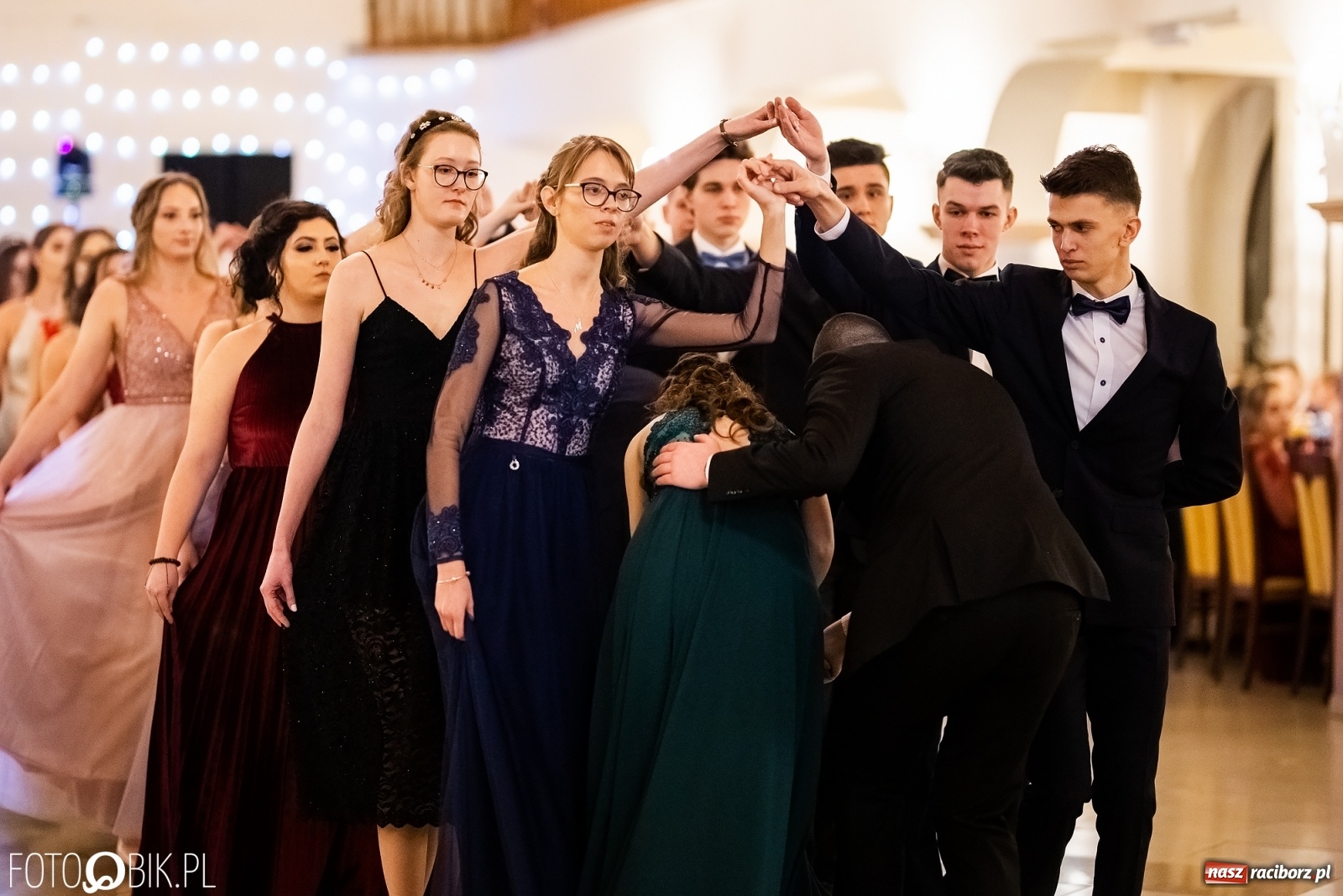 Zdjęcie w galerii na portalu naszraciborz.pl: Studniówka I LO im. Jana Kasprowicza w Raciborzu wiadomości z regionu