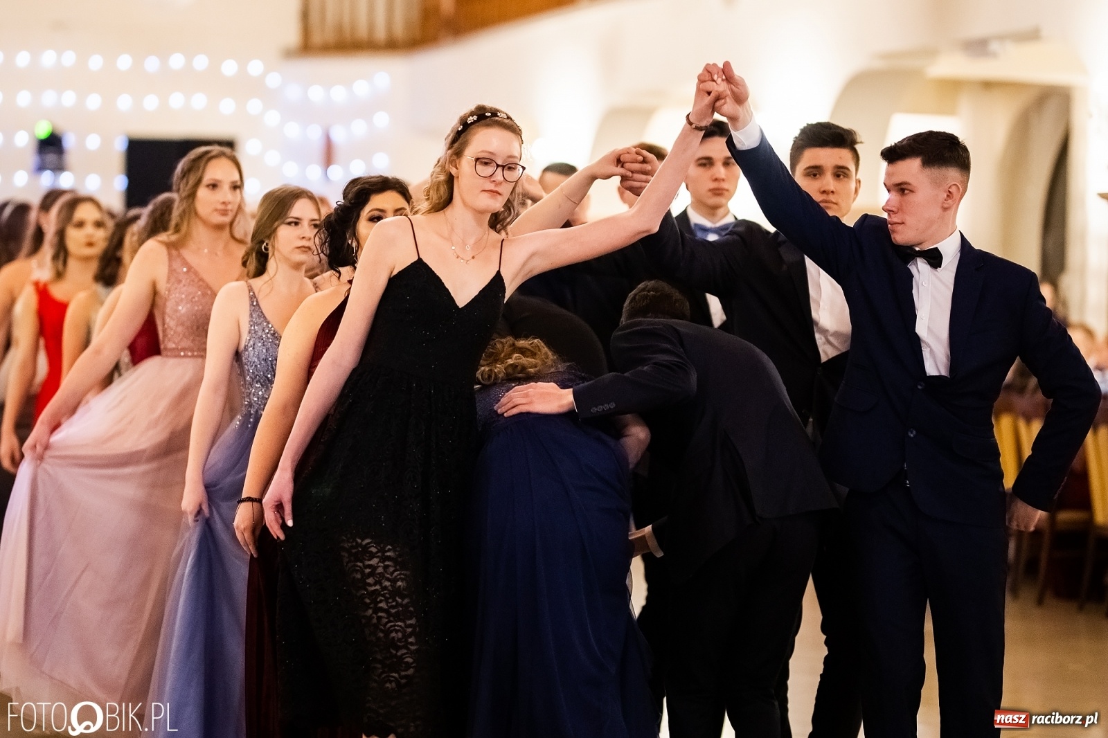 Zdjęcie w galerii na portalu naszraciborz.pl: Studniówka I LO im. Jana Kasprowicza w Raciborzu wiadomości z regionu