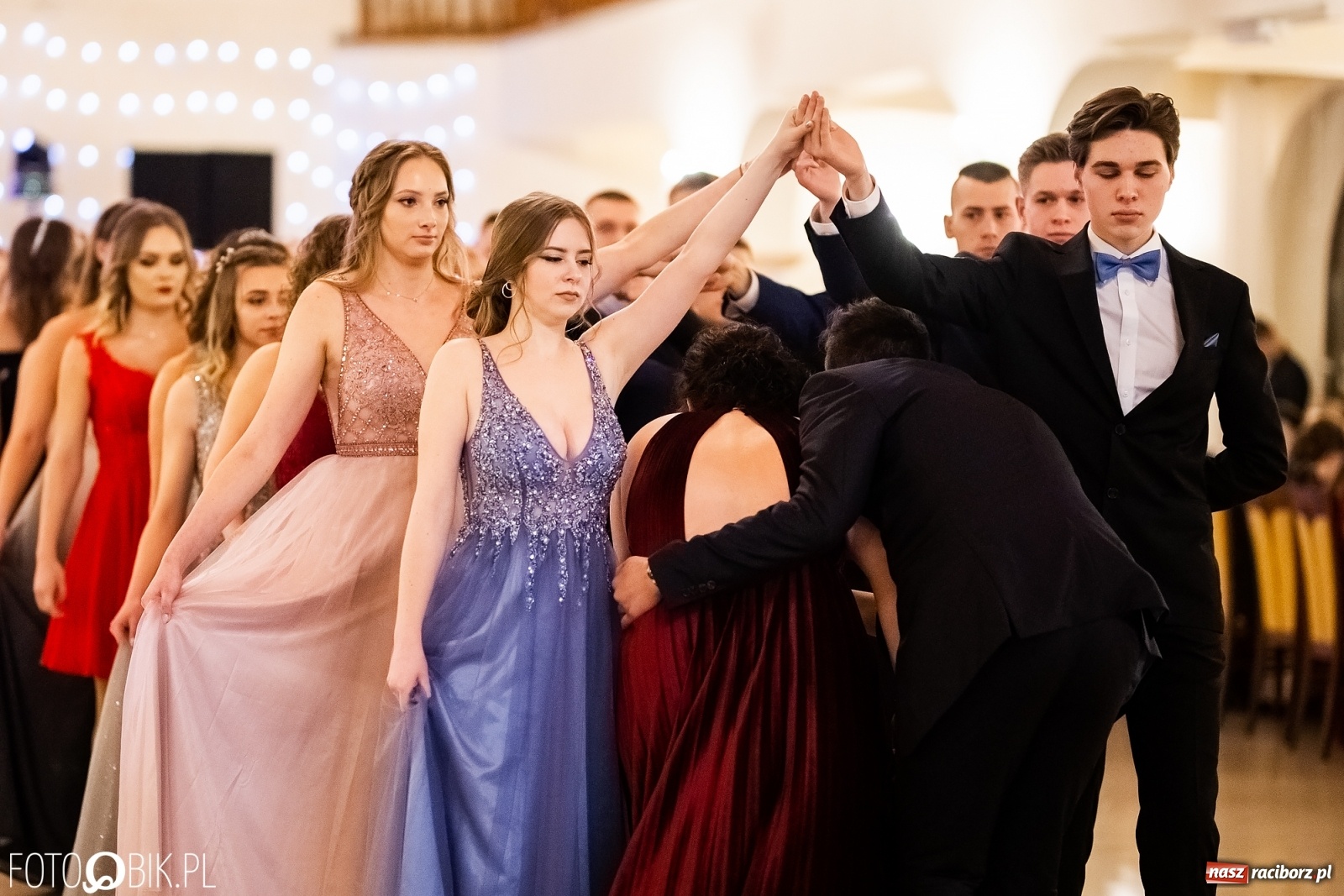 Zdjęcie w galerii na portalu naszraciborz.pl: Studniówka I LO im. Jana Kasprowicza w Raciborzu wiadomości z regionu