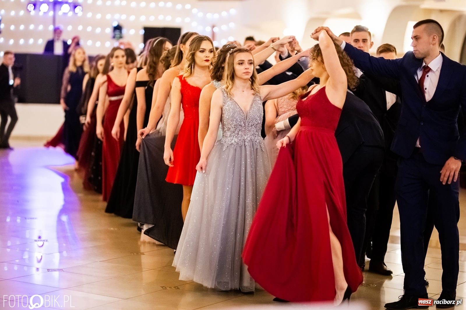 Zdjęcie w galerii na portalu naszraciborz.pl: Studniówka I LO im. Jana Kasprowicza w Raciborzu wiadomości z regionu