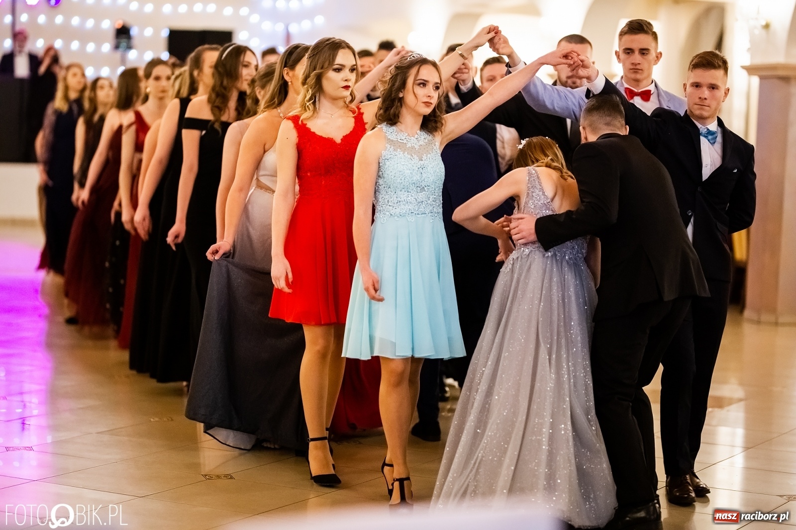 Zdjęcie w galerii na portalu naszraciborz.pl: Studniówka I LO im. Jana Kasprowicza w Raciborzu wiadomości z regionu