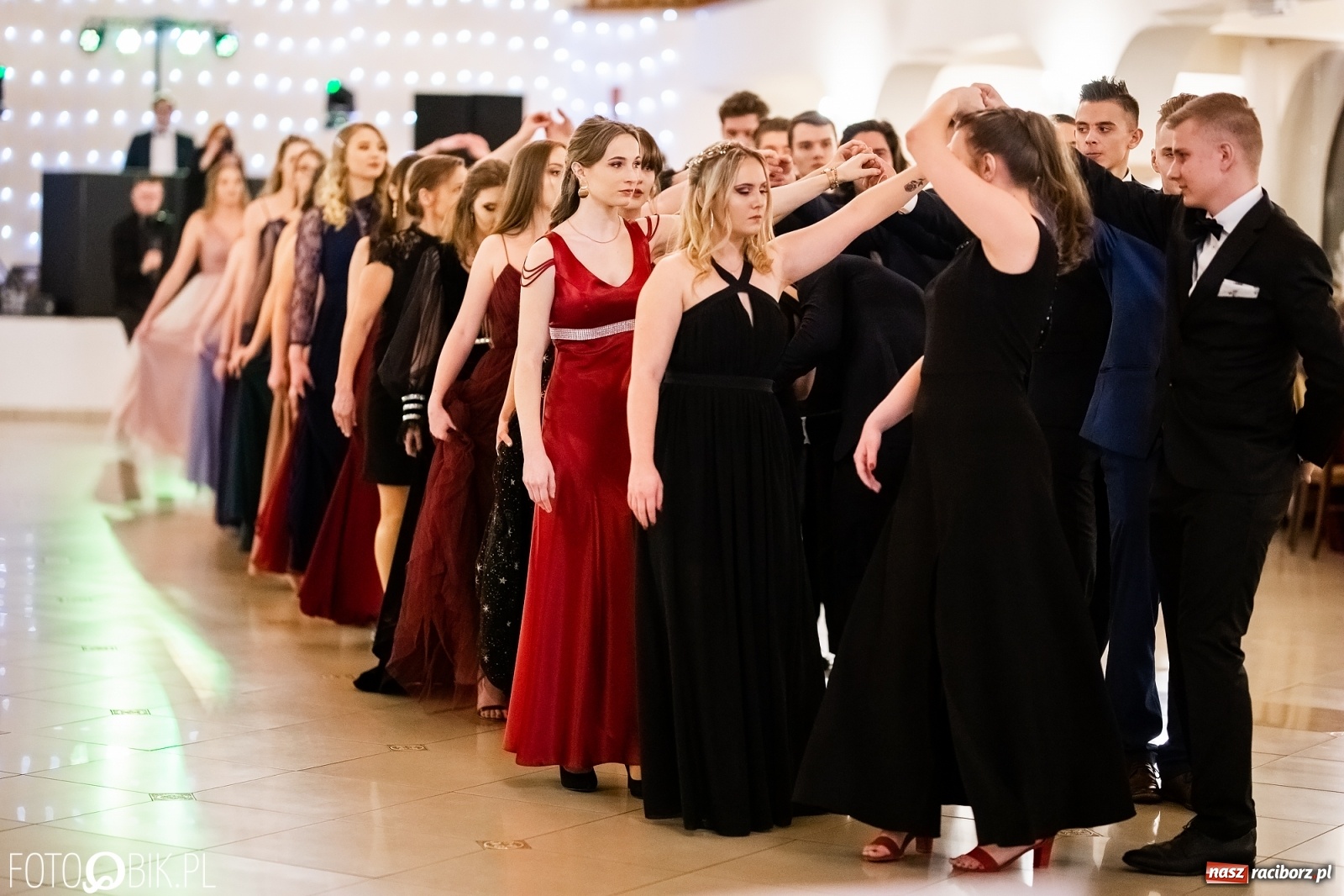 Zdjęcie w galerii na portalu naszraciborz.pl: Studniówka I LO im. Jana Kasprowicza w Raciborzu wiadomości z regionu