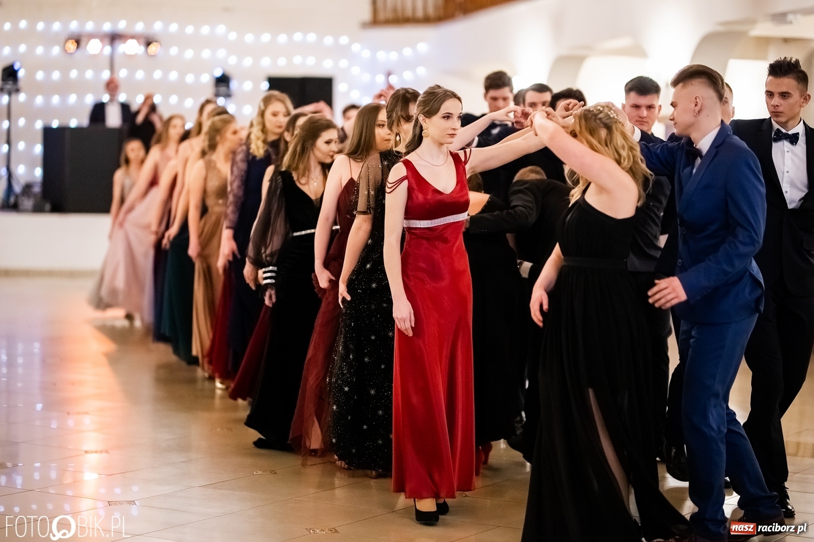 Zdjęcie w galerii na portalu naszraciborz.pl: Studniówka I LO im. Jana Kasprowicza w Raciborzu wiadomości z regionu