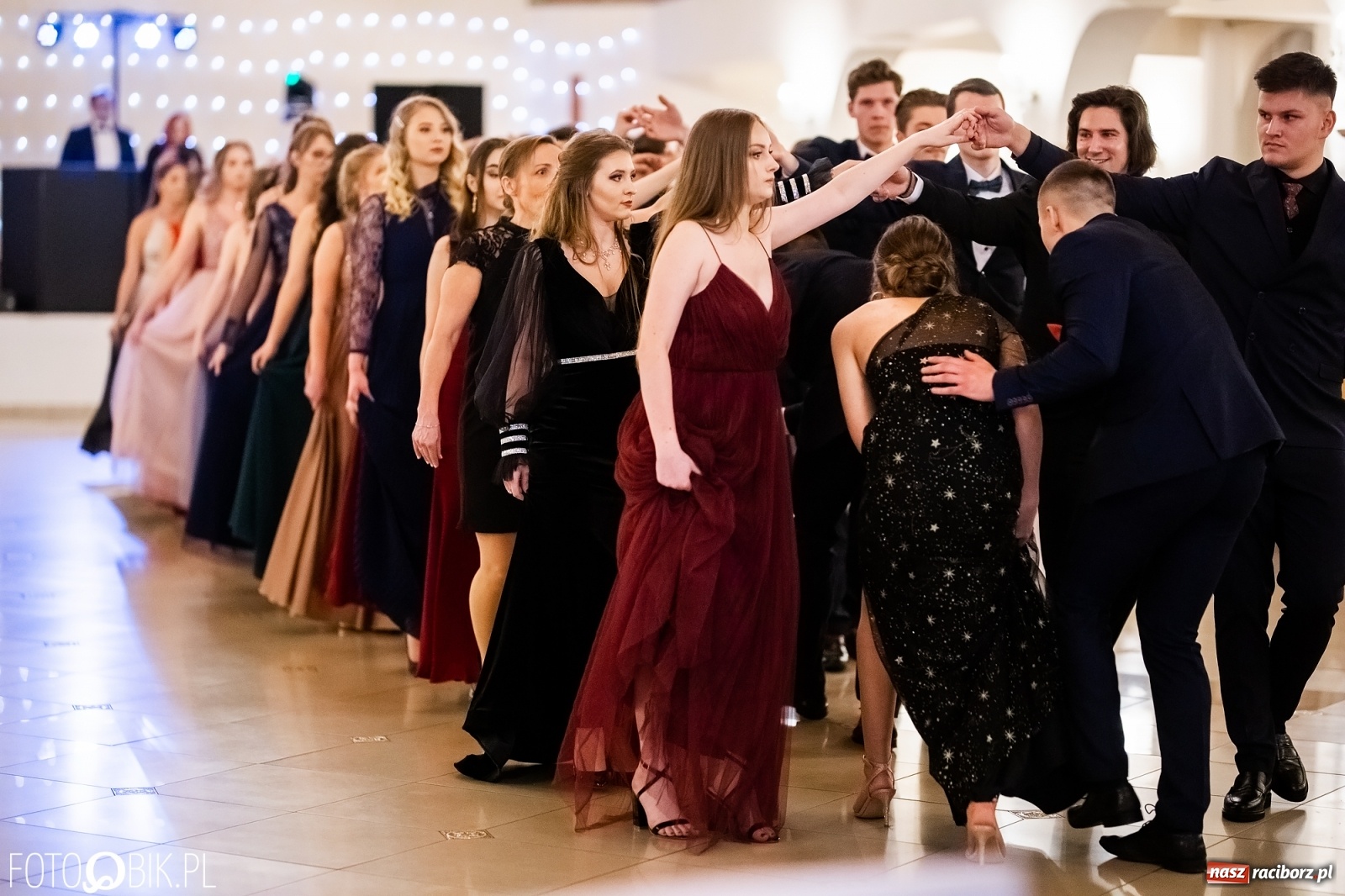 Zdjęcie w galerii na portalu naszraciborz.pl: Studniówka I LO im. Jana Kasprowicza w Raciborzu wiadomości z regionu