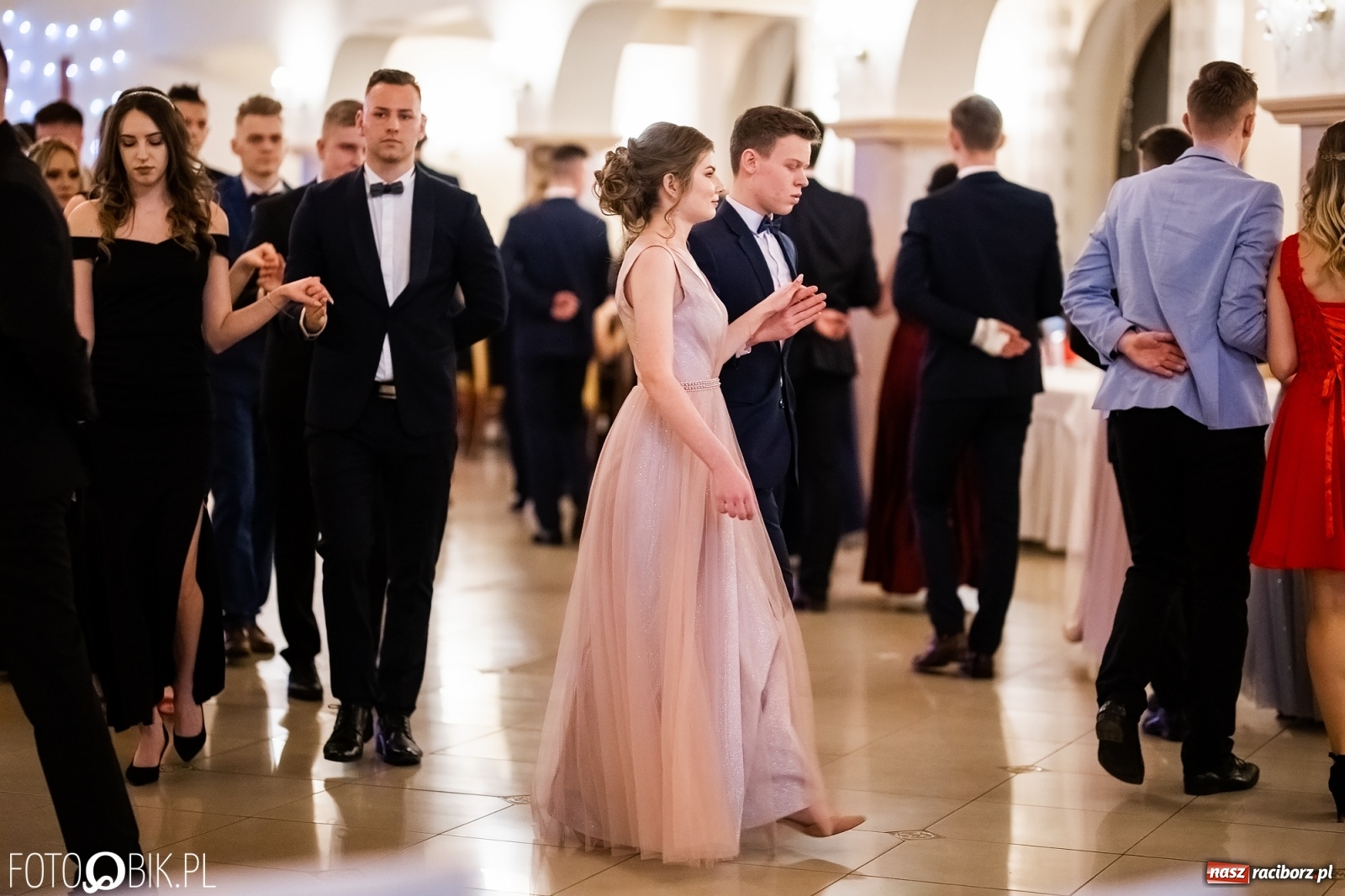 Zdjęcie w galerii na portalu naszraciborz.pl: Studniówka I LO im. Jana Kasprowicza w Raciborzu wiadomości z regionu