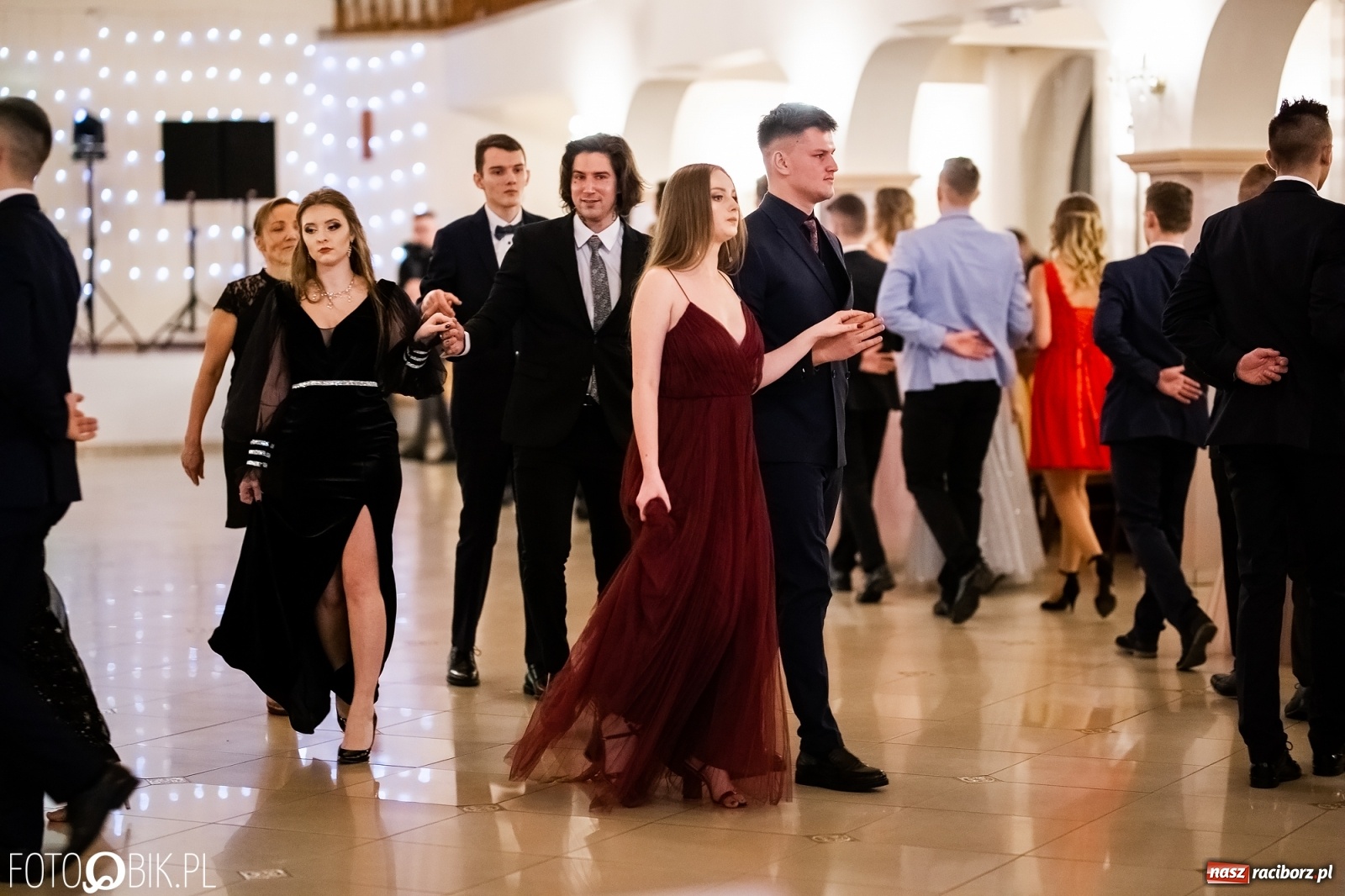 Zdjęcie w galerii na portalu naszraciborz.pl: Studniówka I LO im. Jana Kasprowicza w Raciborzu wiadomości z regionu