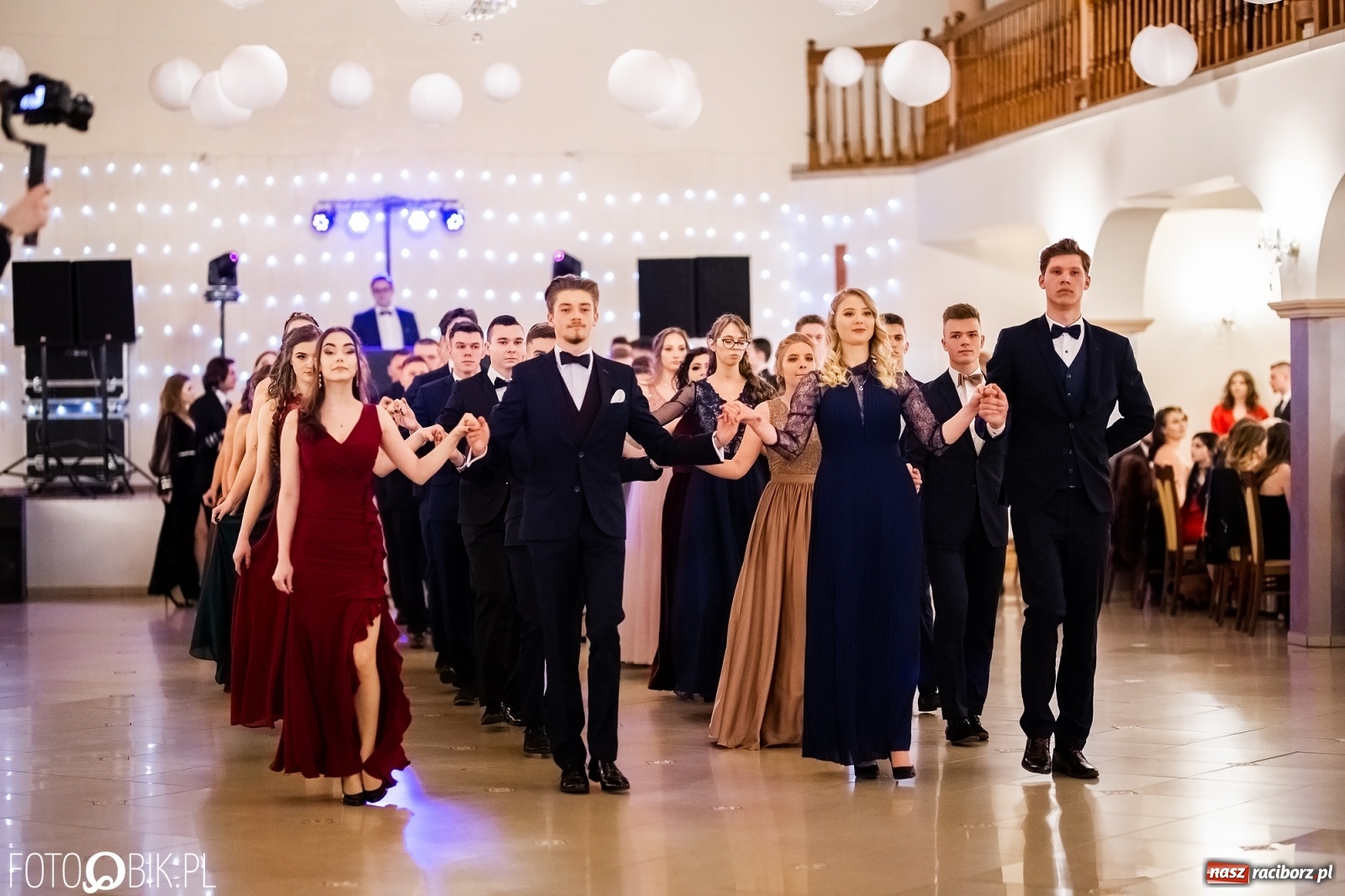 Zdjęcie w galerii na portalu naszraciborz.pl: Studniówka I LO im. Jana Kasprowicza w Raciborzu wiadomości z regionu