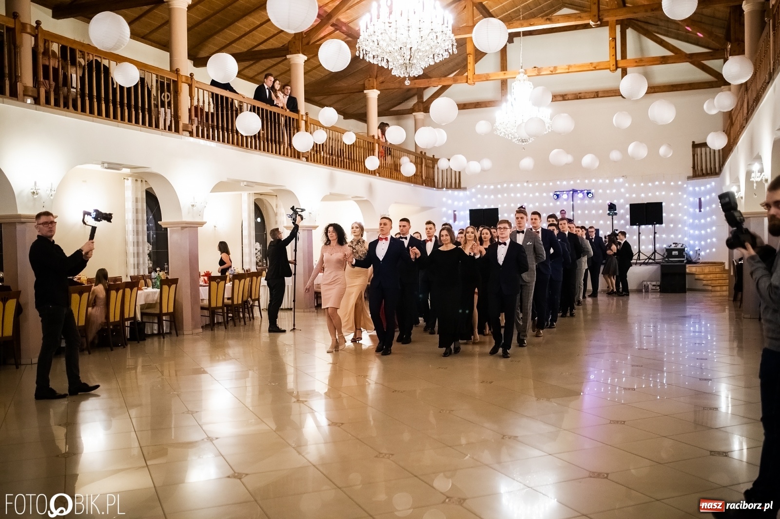 Zdjęcie w galerii na portalu naszraciborz.pl: Studniówka I LO im. Jana Kasprowicza w Raciborzu wiadomości z regionu